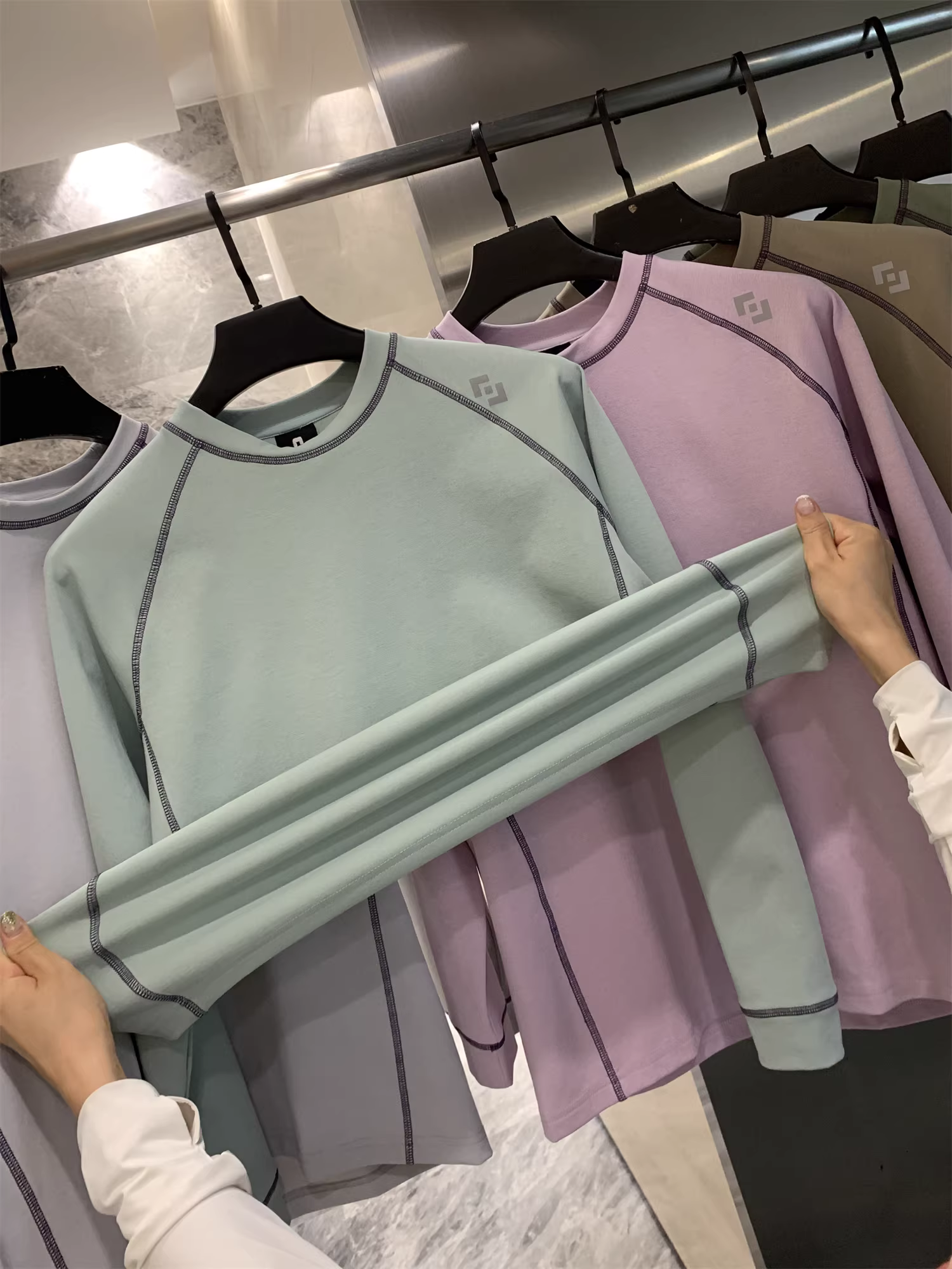 Đơn đặt hàng của công ty Don Quixote ODM! Áo thun thể thao tay dài kiểu raglan phối màu phong cách cặp đôi, mặc ngoài trời, lớp lót.