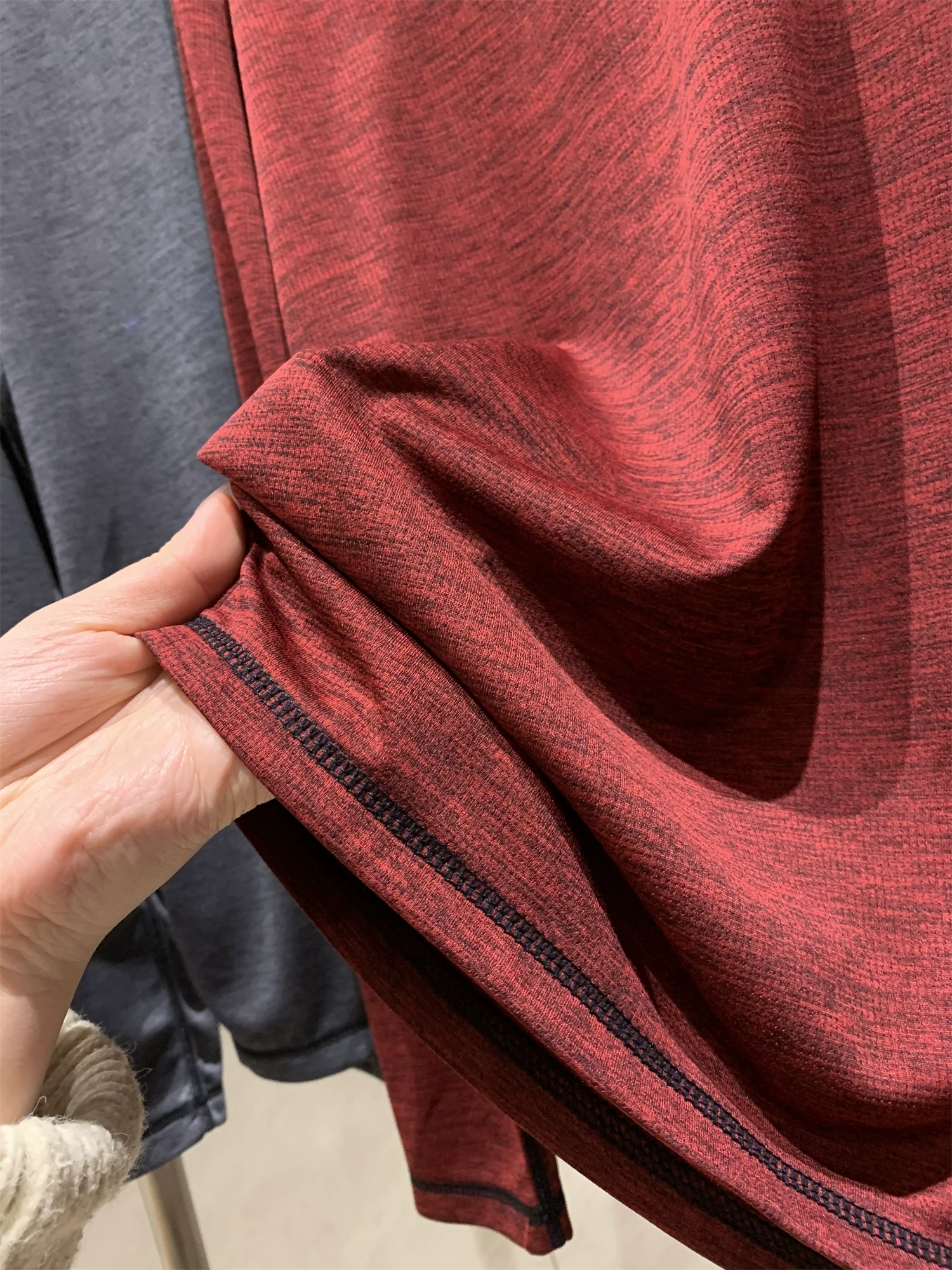 Don Quixote Brick Industry Outdoor Grade! Nhanh khô và co giãn! Áo thun dài tay tập luyện thể thao cắt theo hình lập thể 3D.