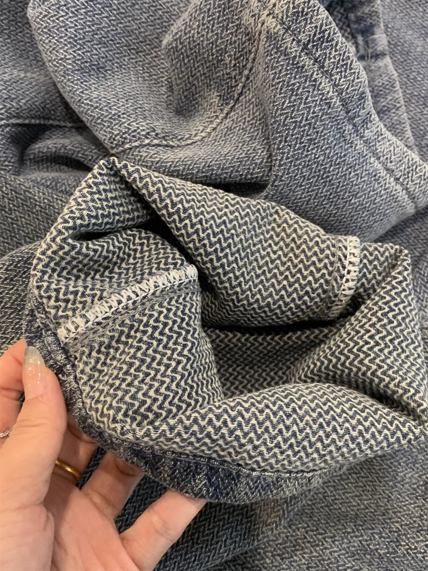 Quần jean dáng thẳng phong cách đường phố, chất liệu jacquard xương cá hai mặt, kiểu Nhật cổ điển đã qua xử lý làm mềm!