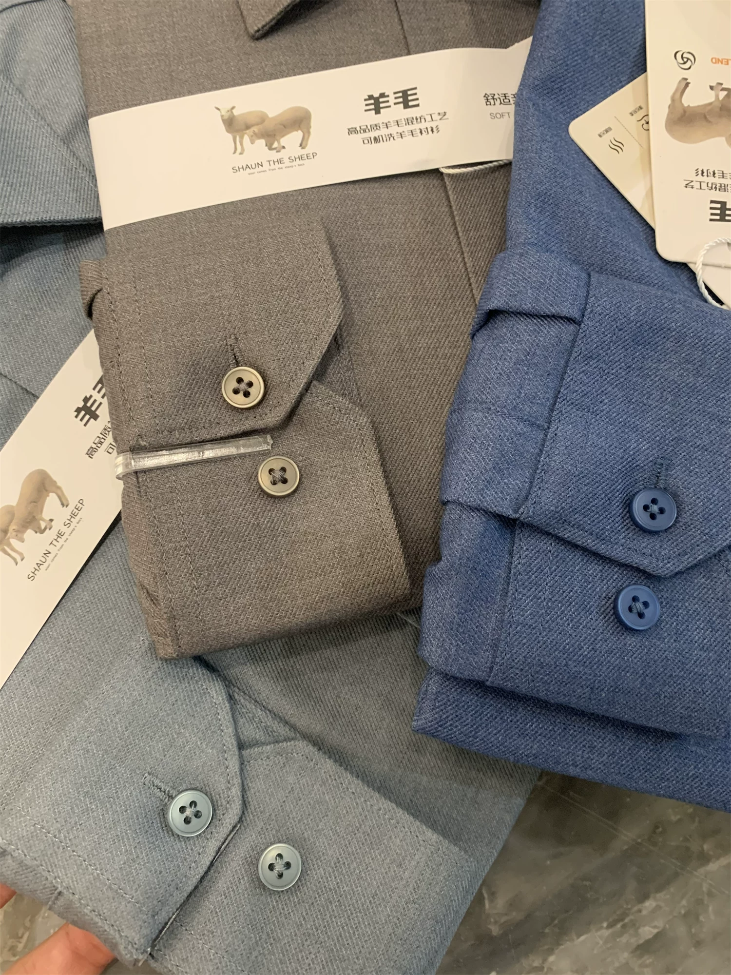 Don Quixote, bạn điên rồi! Áo len modal có thể giặt bằng máy! Áo sơ mi dài tay liền mạch, kiểu dáng công sở giản dị dành cho nam.