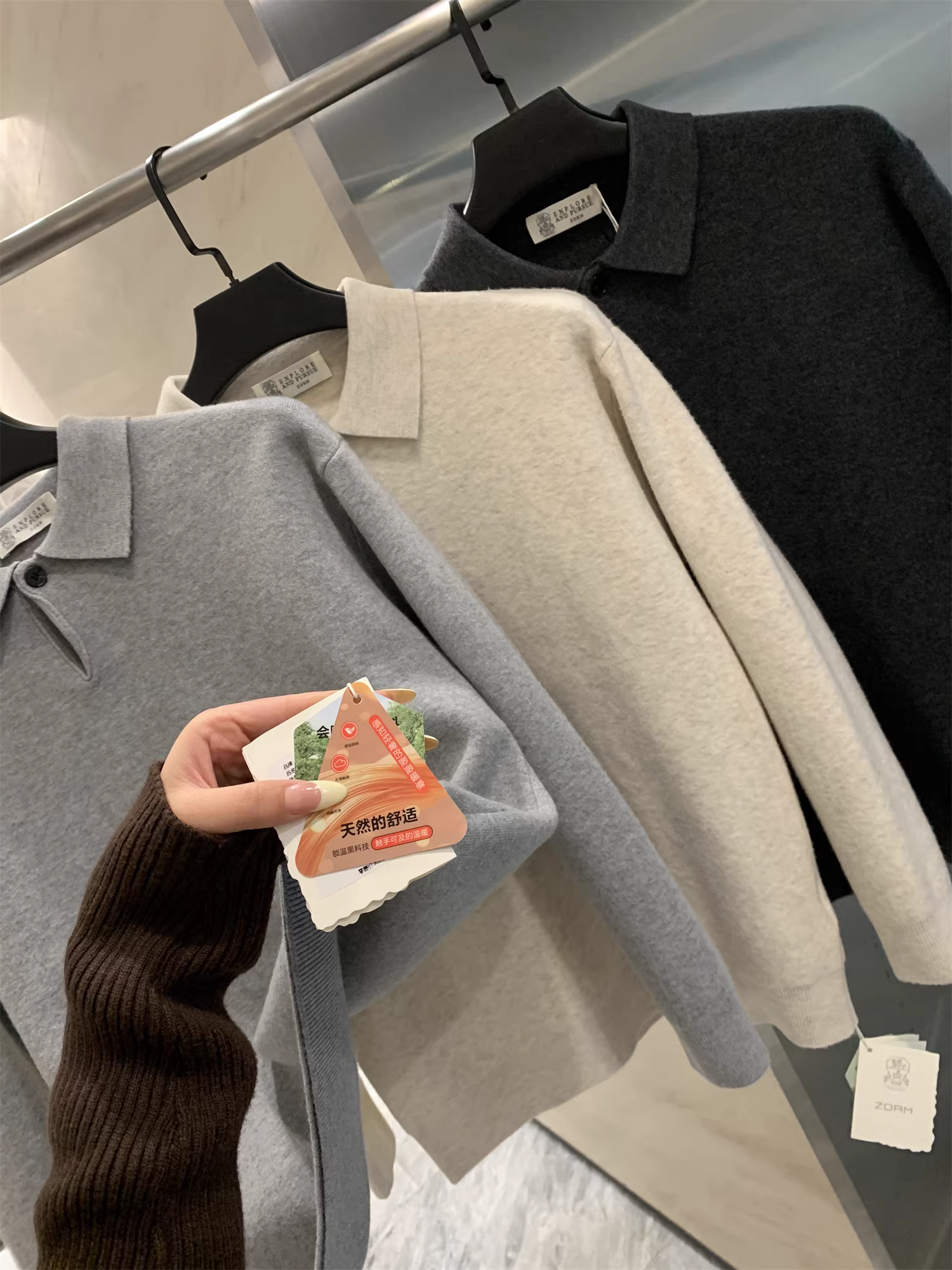 Don Quixote làm dịu phong cách tiền bạc cổ điển! Mềm mại và êm ái như mây! Áo len dệt kim cổ điển mùa thu đông.