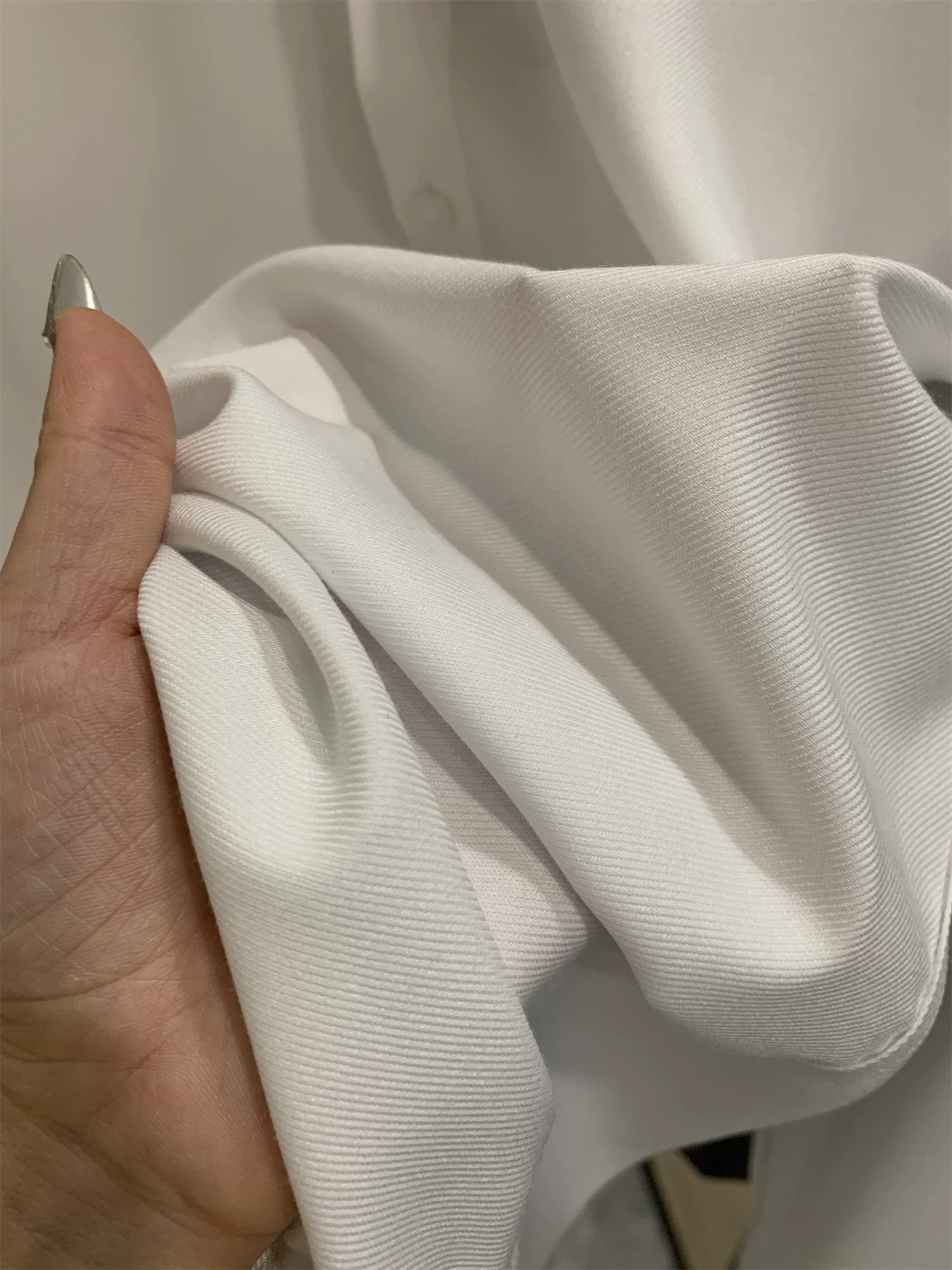 Don Quixote, bạn điên rồi! Áo len modal có thể giặt bằng máy! Áo sơ mi dài tay liền mạch, kiểu dáng công sở giản dị dành cho nam.