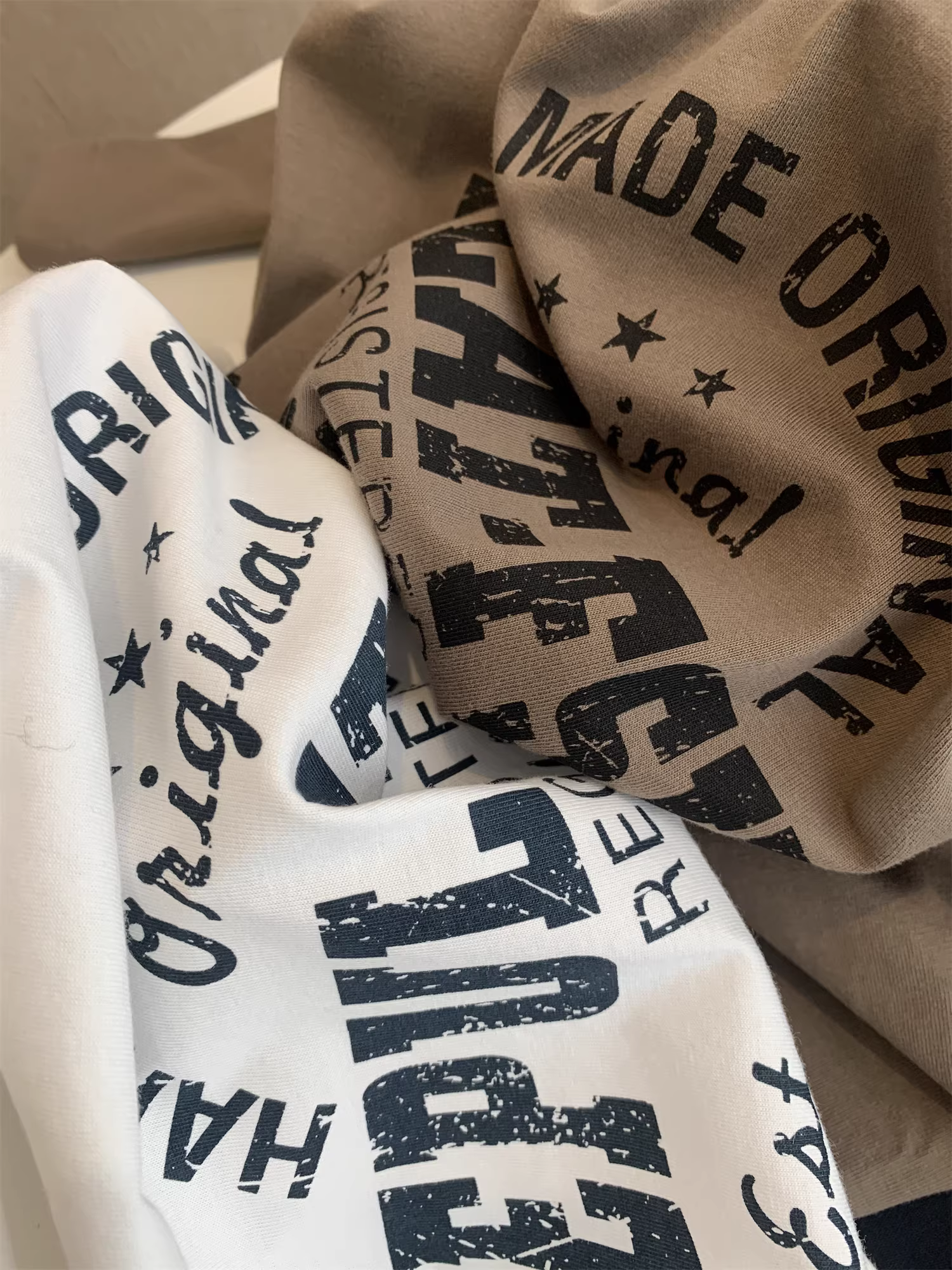 Đơn đặt hàng của công ty Don Quixote ODM! Giá bán lẻ 398! Áo thun dài tay chất liệu cotton dài sợi, in họa tiết vintage, kiểu dáng cũ kỹ.