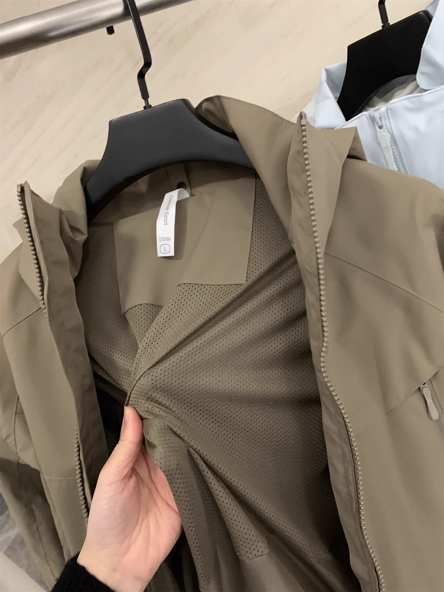 Áo khoác ngoài trời nam nữ phối màu, chống gió và chống nước, kiểu dáng thường ngày Don Quixote Technology 3 trong 1! Thu đông.