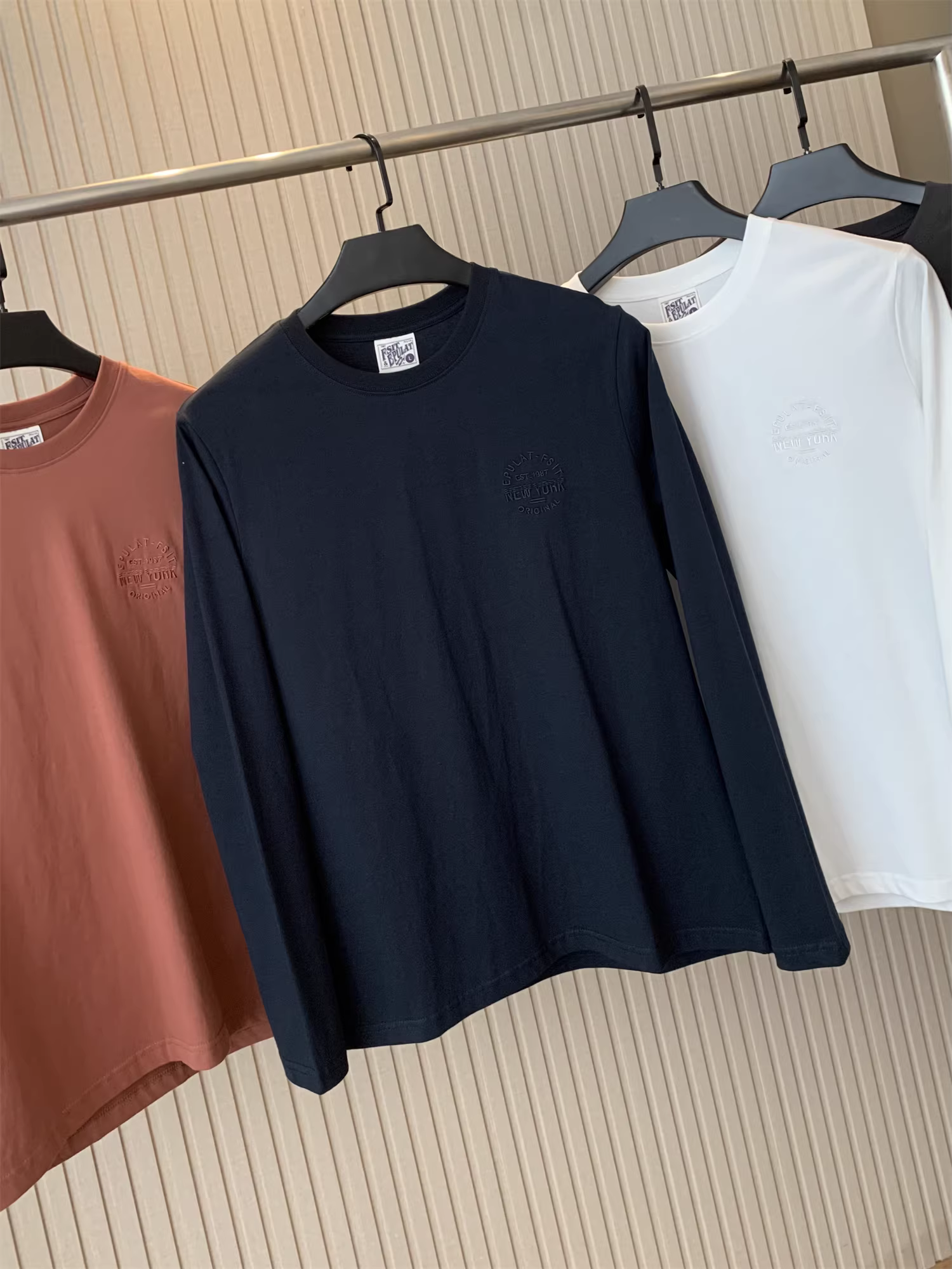 Đơn đặt hàng của công ty Don Quixote ODM! Áo thun dài tay chất liệu cotton nguyên chất, cổ tròn, co giãn, thêu, đã qua xử lý làm mềm, dùng làm lớp lót cho nam.