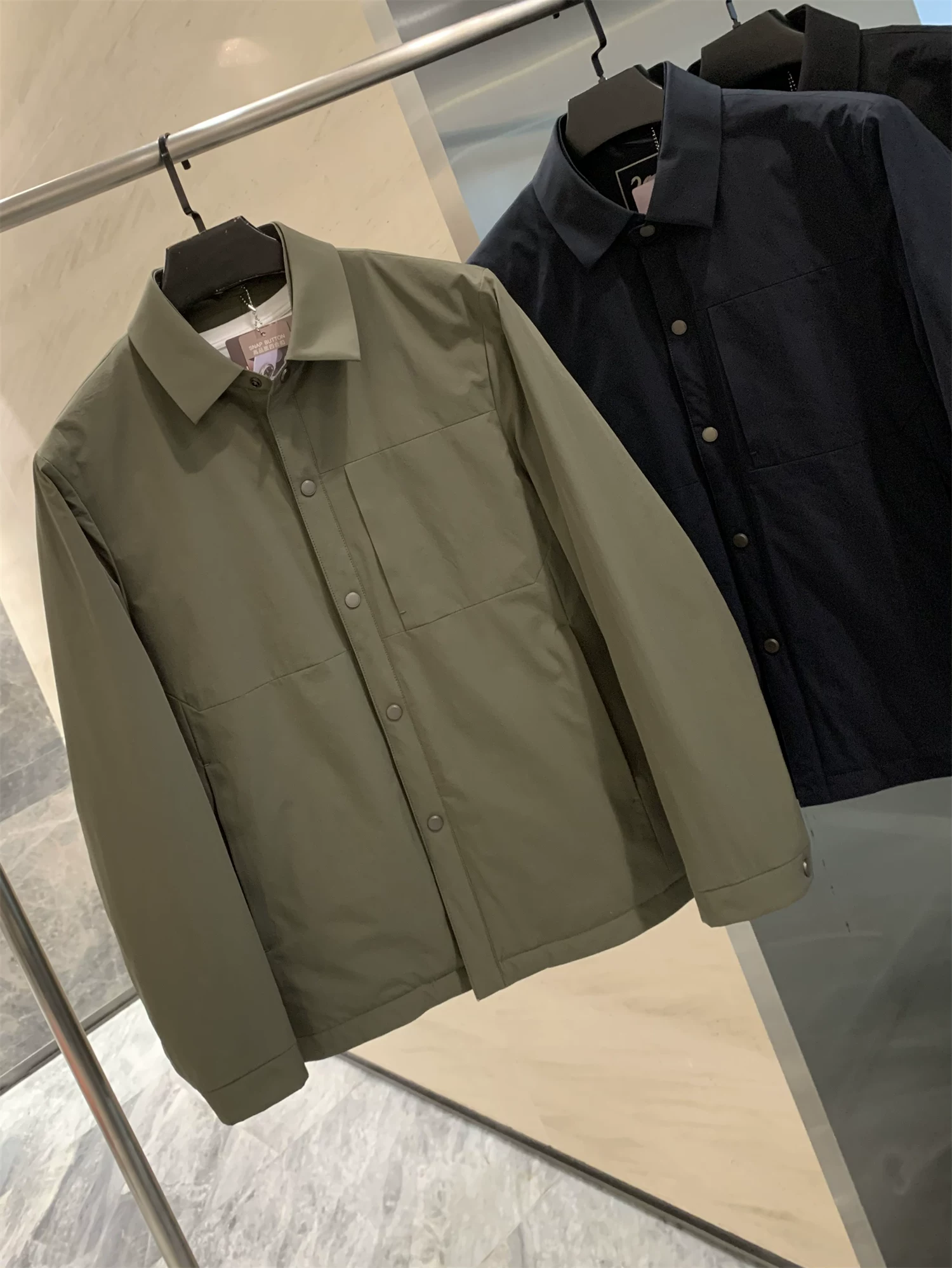 Dòng sản phẩm dành cho doanh nhân Don Quixote! Chứa 90% lông ngỗng! Áo khoác phao kiểu áo khoác mùa đông ấm áp với cổ áo lật.