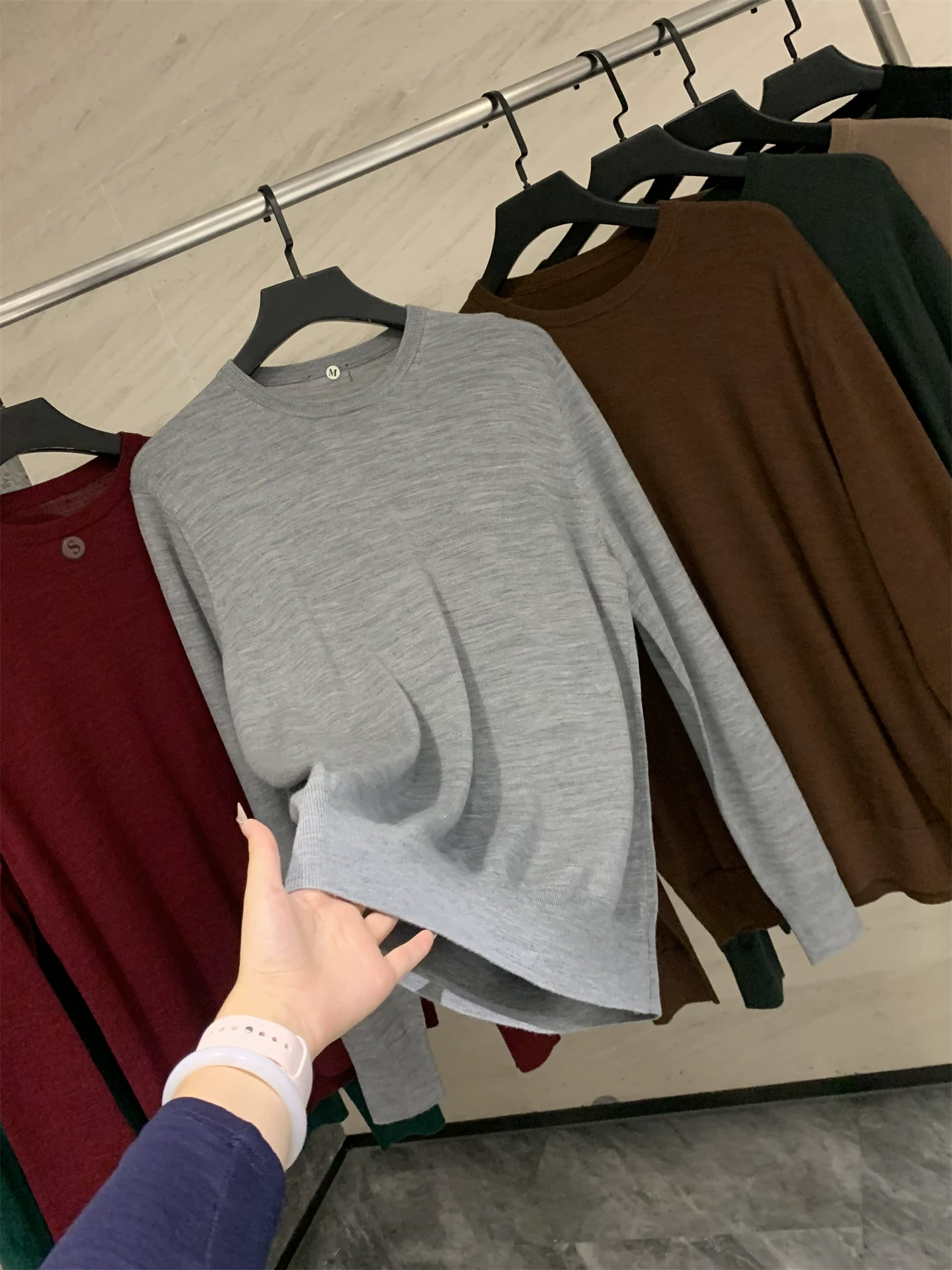 Áo len nam Don Quixote 100% len Merino! Áo len dệt kim trơn màu cổ tròn, chất liệu len mỏng, dệt kim mịn 16 gauge.