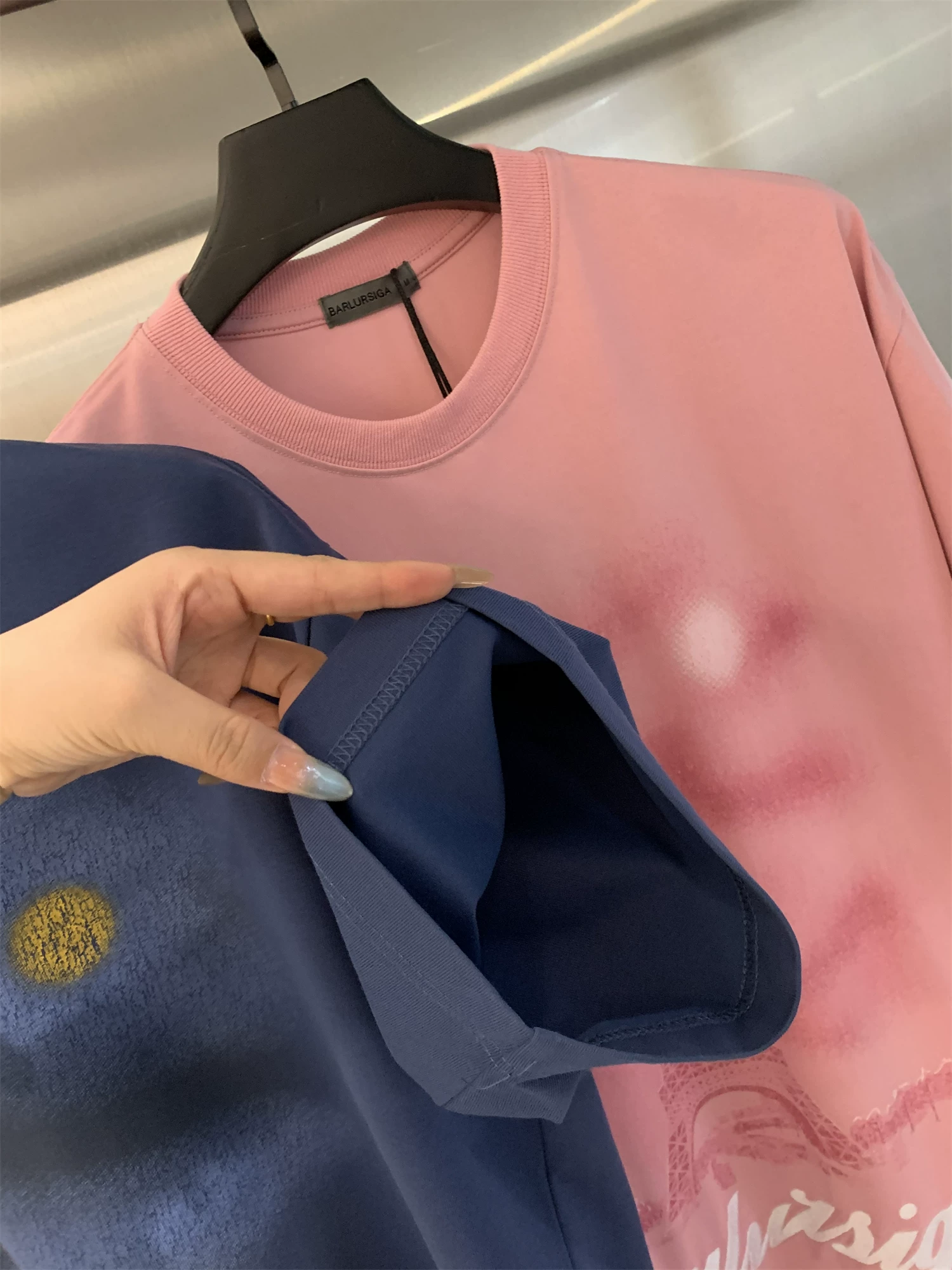 Áo sơ mi nam tay ngắn Don Quixote ODM, chất liệu 100% cotton! Giặt và chải mềm mại, thân thiện với da và thoáng khí, lý tưởng cho mùa hè.