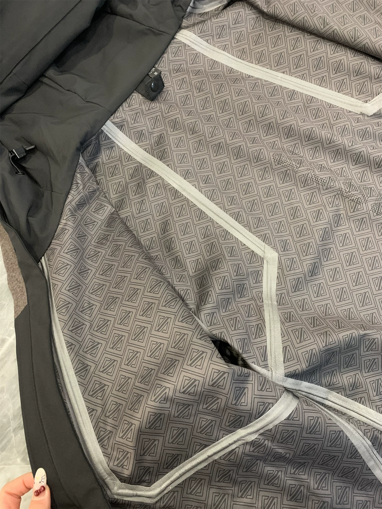 Don Quixote Gaoduan ba trong một! Áo khoác phao nam mùa đông có mũ trùm đầu có thể tháo rời, nhẹ và ấm áp, màu trắng.