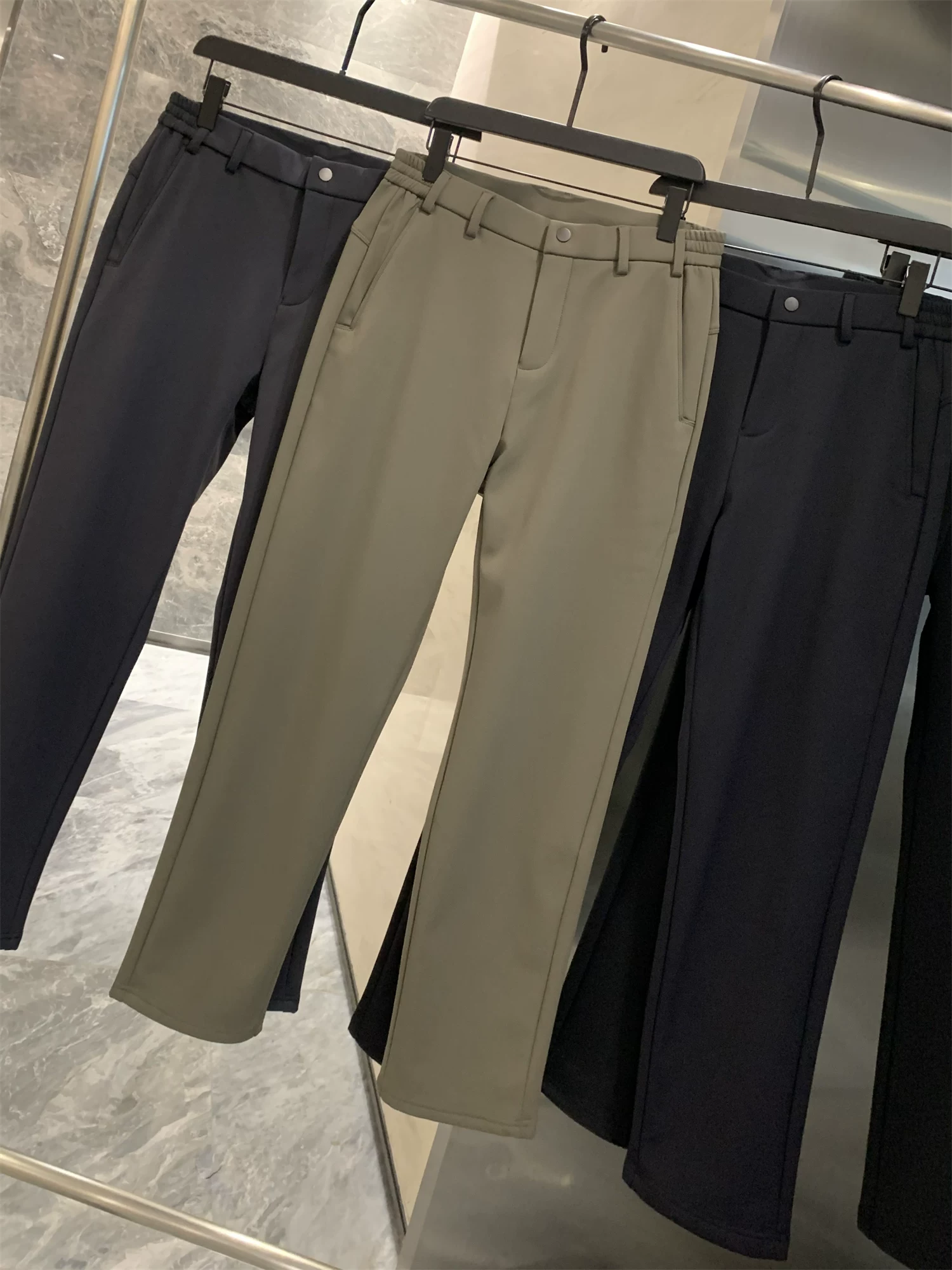 Don Quixote mang phong cách kinh doanh giản dị! Lớp lót lông cừu tích hợp và được làm dày! Quần âu ống đứng màu trơn ấm áp mùa thu đông dành cho nam.