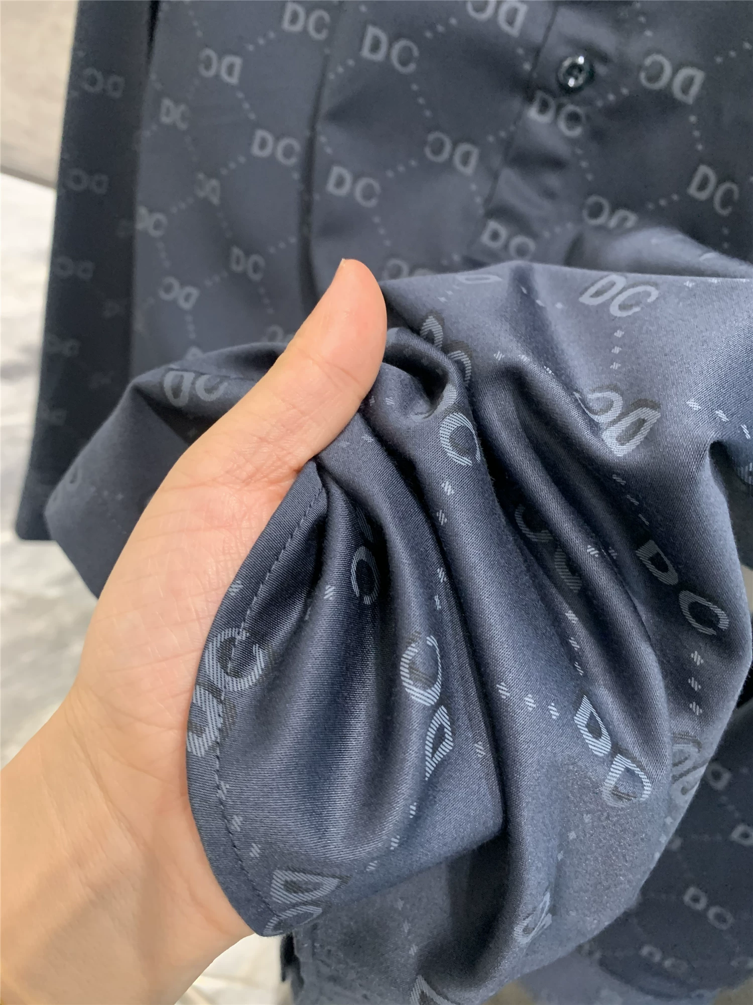 Áo sơ mi nam Don Quixote G! Lót mỏng, mềm mại! Áo sơ mi dài tay họa tiết chữ jacquard nhẹ nhàng, phong cách công sở thời thượng mùa xuân thu.