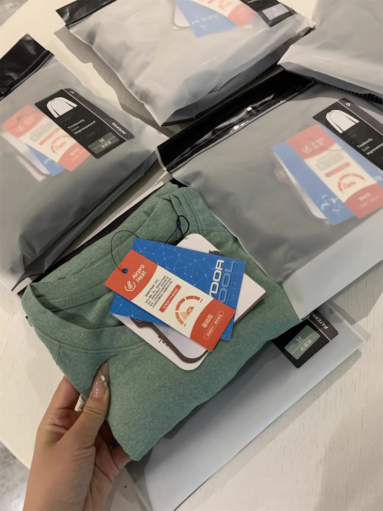 Don Quixote thực sự tuyệt vời! Áo thun dài tay thoáng khí và ấm áp công nghệ Airpro-Heat dành cho nam và nữ.