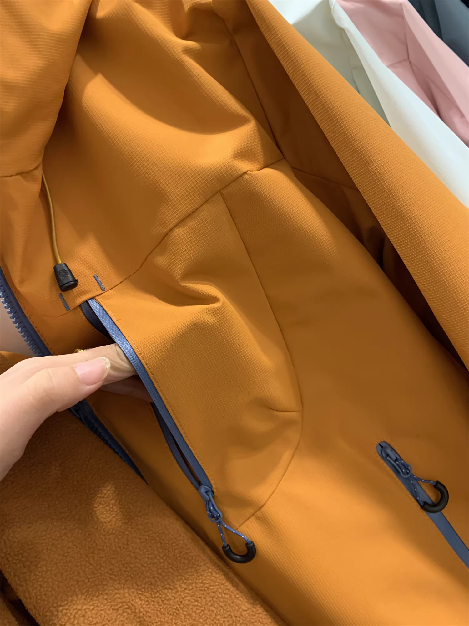 Don Quixote thực sự là ba trong một! Áo khoác ngoài trời kiểu núi dày dặn và ấm áp mùa thu đông dành cho nam và nữ.