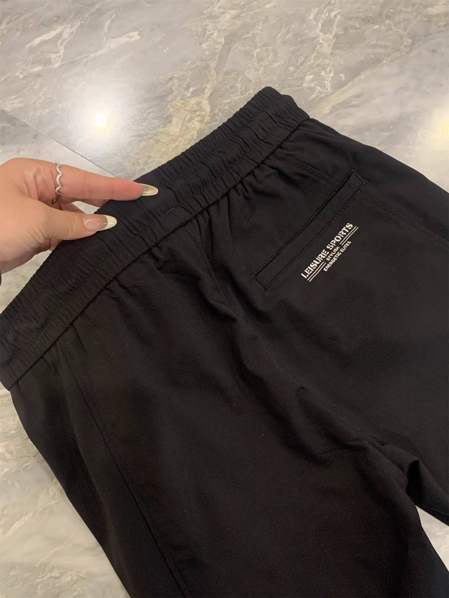 Don Quixote Hàng Tốt! Quần thể thao nam chất liệu thun co giãn, cạp chun, ống bo, màu trơn, phong cách thường ngày, thích hợp cho mùa xuân và mùa thu