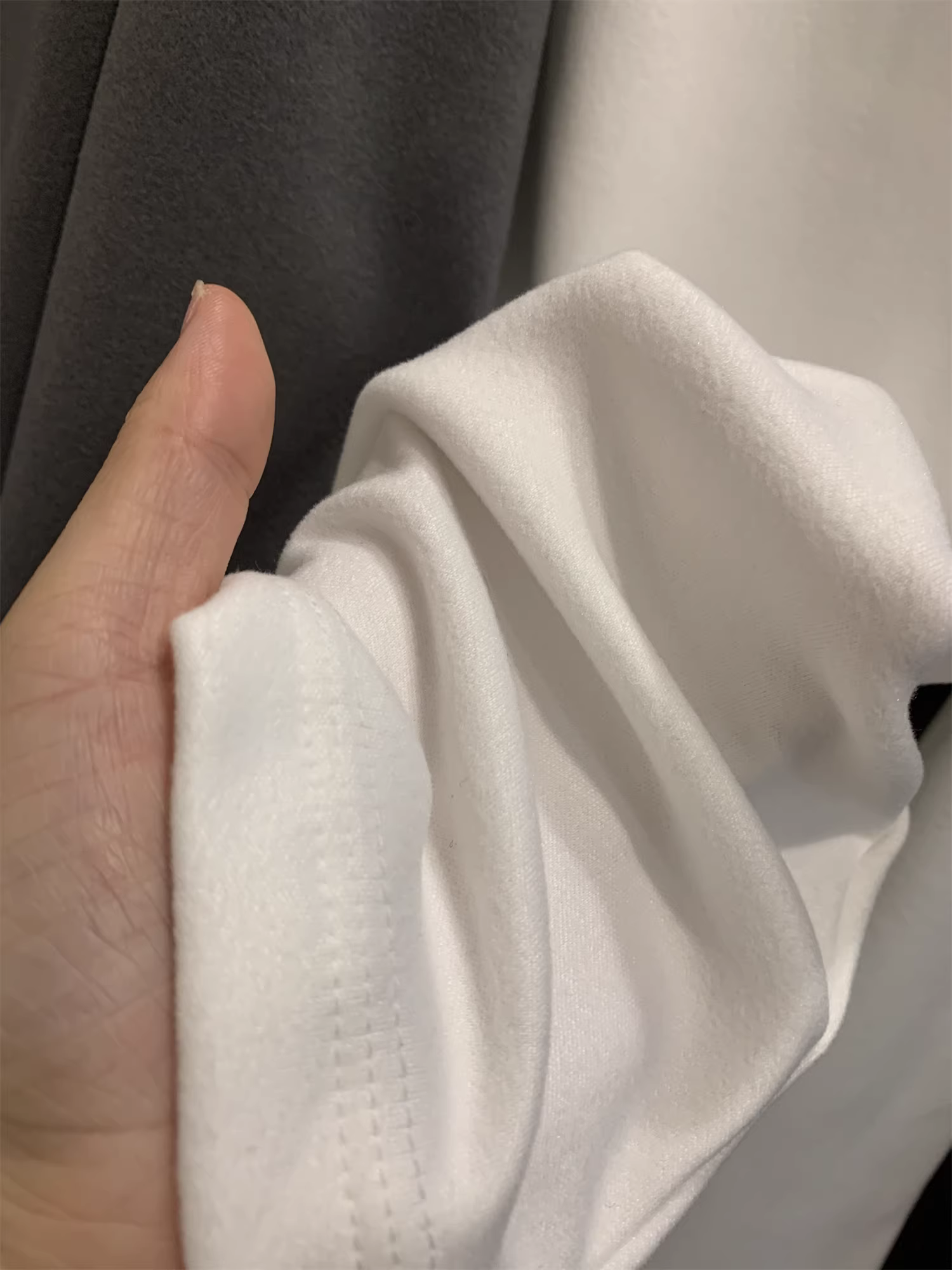 Don Quixote là một lớp áo lót tuyệt vời! Mềm mại và ấm áp! Áo nam màu trơn cổ nửa cao có thể mặc như áo khoác ngoài vào mùa thu đông.