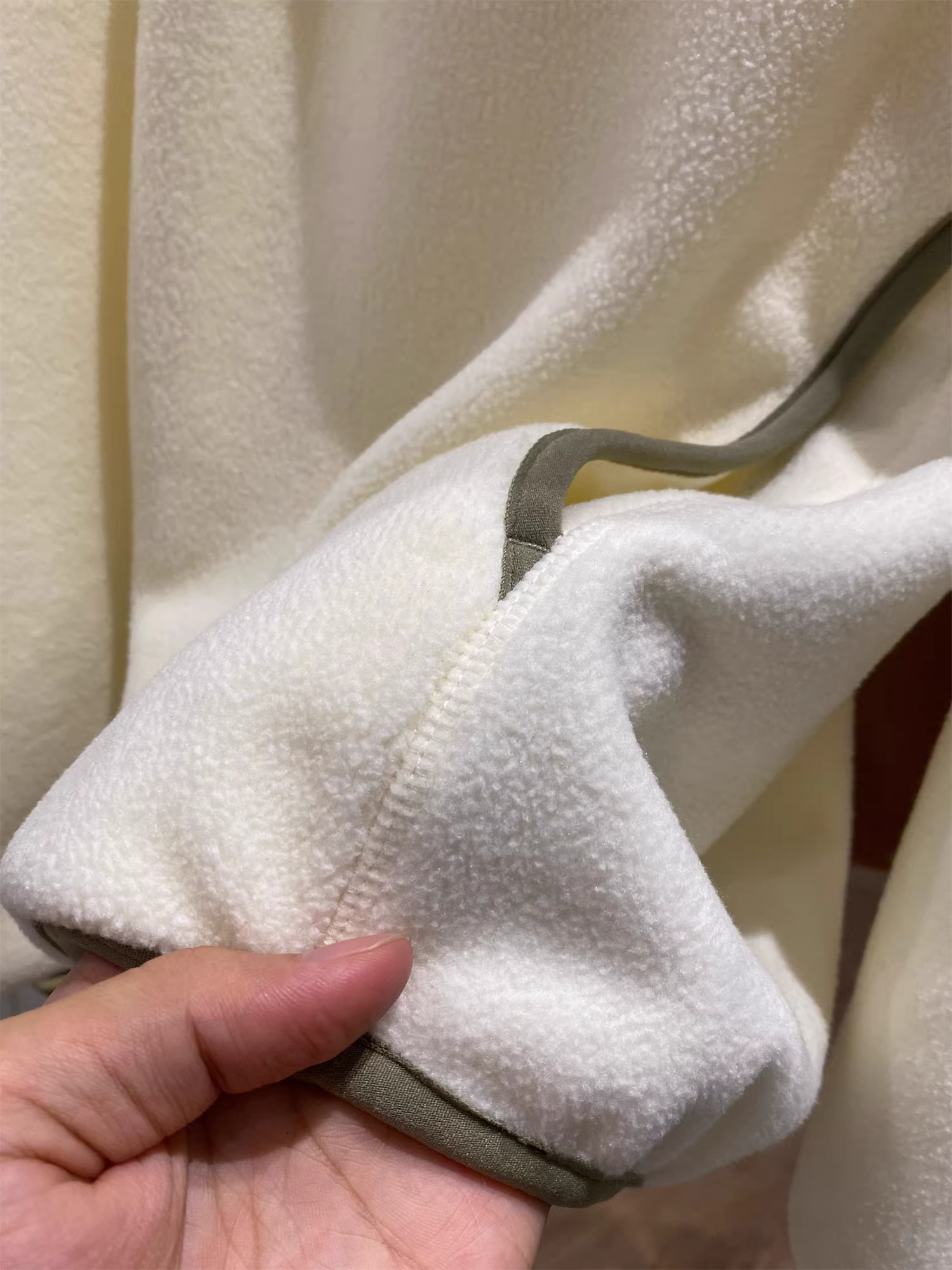 Đảo Don Quixote - Sản phẩm độc quyền! Áo len giữ nhiệt hai mặt! Áo len chui đầu nửa khóa kéo, kiểu dáng thường ngày dành cho nam và nữ.