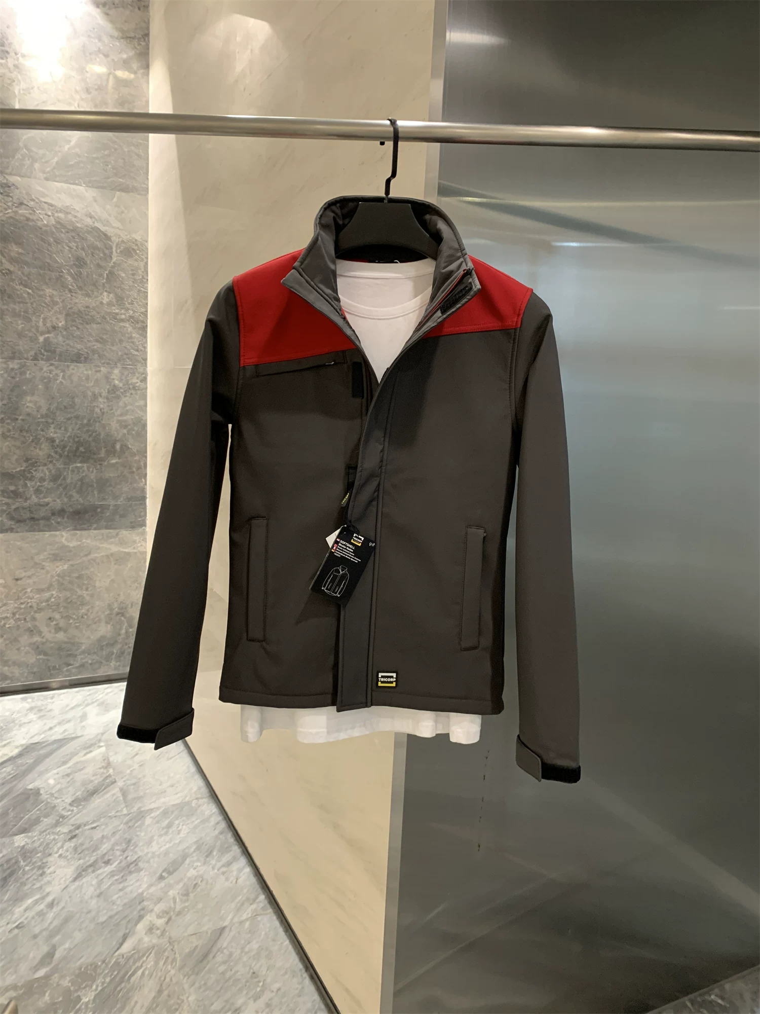 Don Quixote du hành khắp châu Âu! Chuyuan! Áo khoác nam ngoài trời mỏng, chống gió và giữ ấm, cổ đứng, mùa xuân thu.