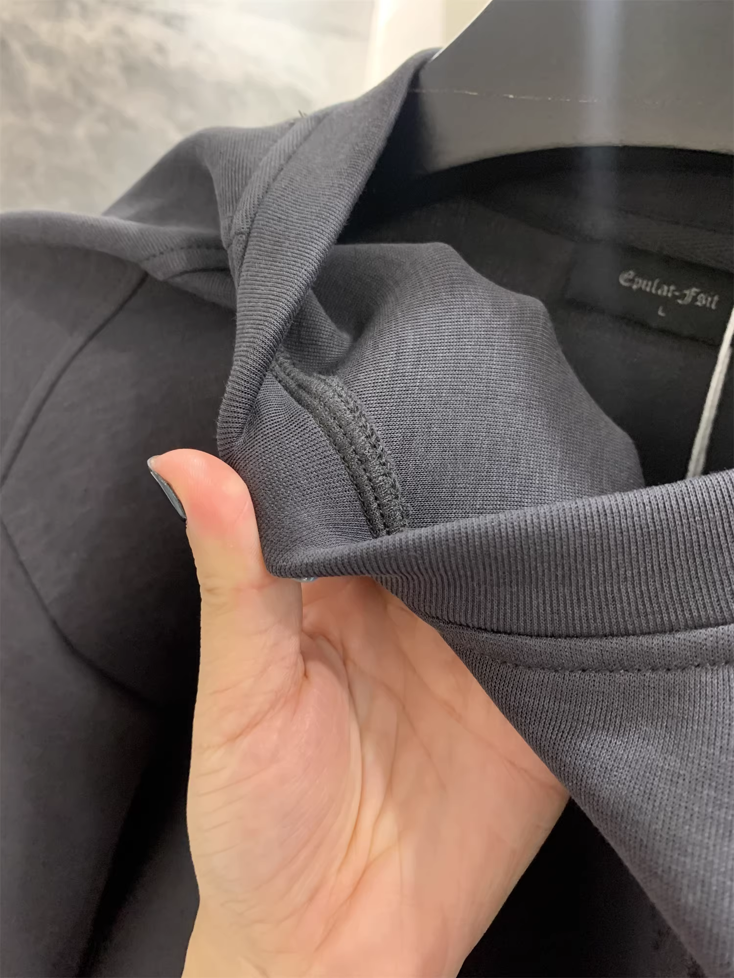 Don Quixote, sự sang trọng nhỏ gọn! Thiết kế nổi 3D! Áo nỉ nam cổ tròn màu trơn đa năng, phong cách thường ngày, xu hướng thu đông.