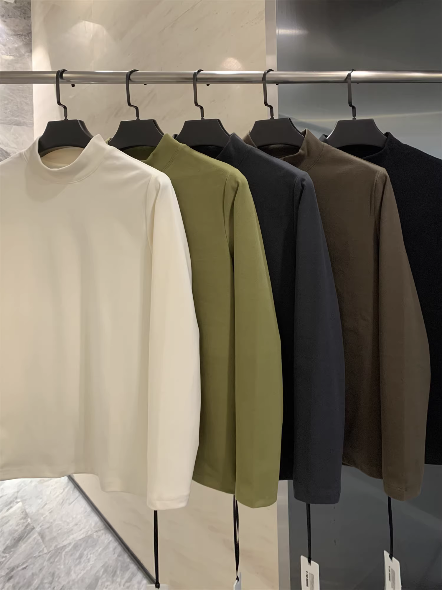 Áo thun nam Don Quixote ODM, sản phẩm độc quyền! Mềm mại và tinh tế! Áo thun lót lông cừu đa năng, màu trơn, phong cách thường ngày, thích hợp cho mùa thu đông.