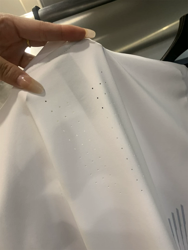 Đơn đặt hàng của công ty Don Quixote ODM! Khắc laser vùng nách! Áo thun nam mùa hè chất liệu co giãn cao, tay ngắn, kiểu dáng thường ngày.