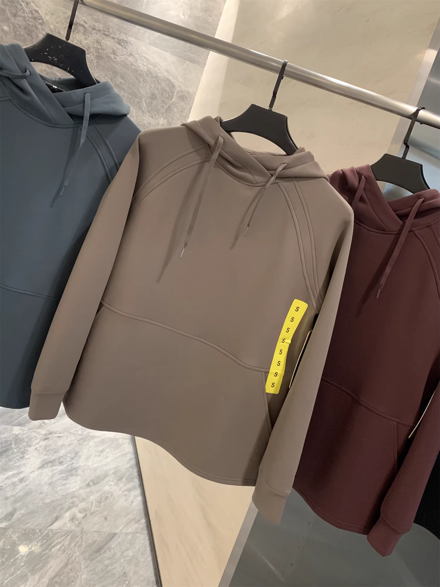 Ưu đãi hàng ngày của Don Quixote! Lớp không khí! Xu hướng áo nỉ có mũ trùm đầu rộng rãi màu trơn dành cho nam mùa xuân và mùa thu.