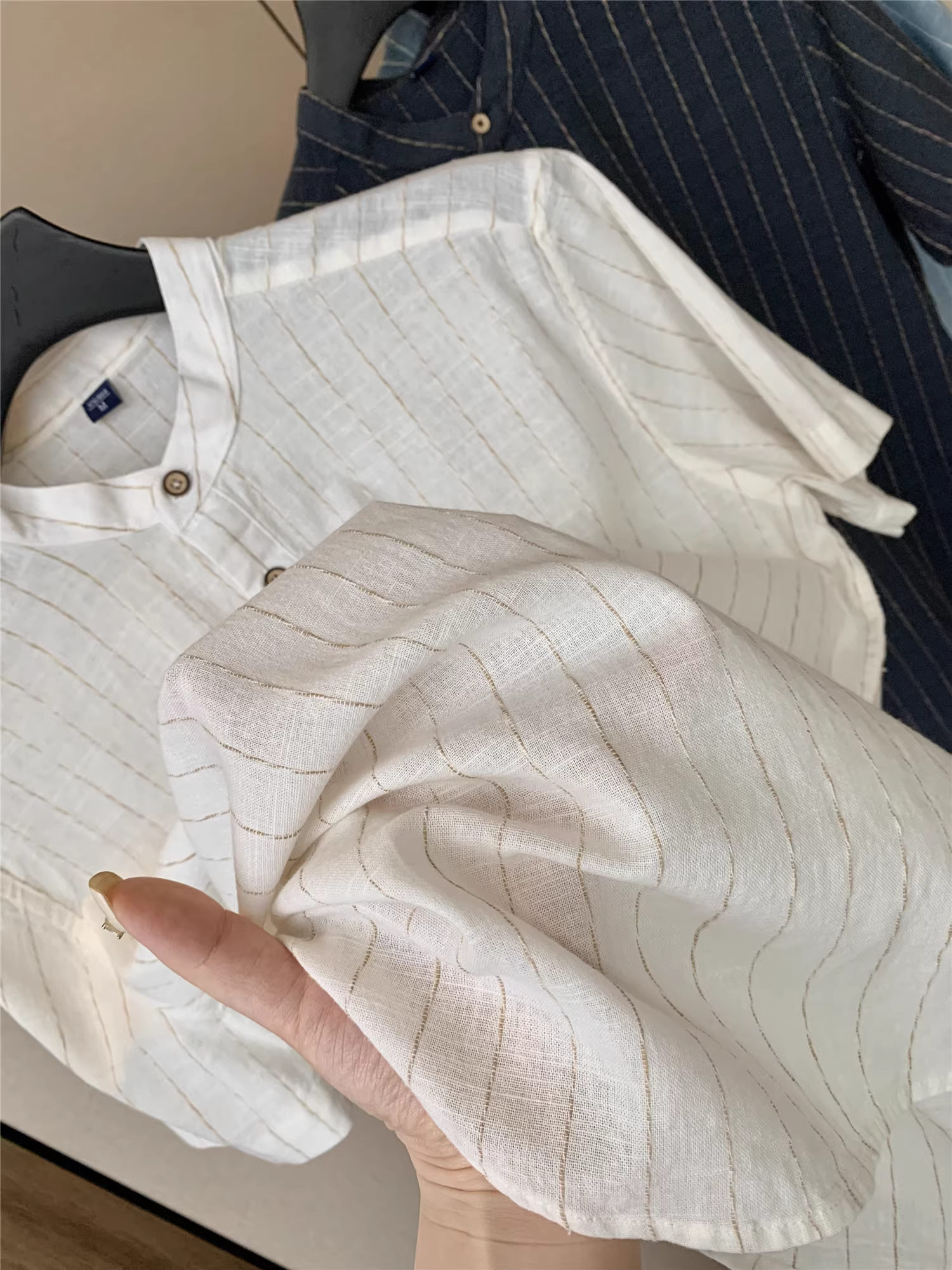 Phong cách văn học Don Quixote! Cổ Henry! Áo sơ mi nam ngắn tay kẻ sọc cotton và linen cổ đứng mới mùa xuân hè.