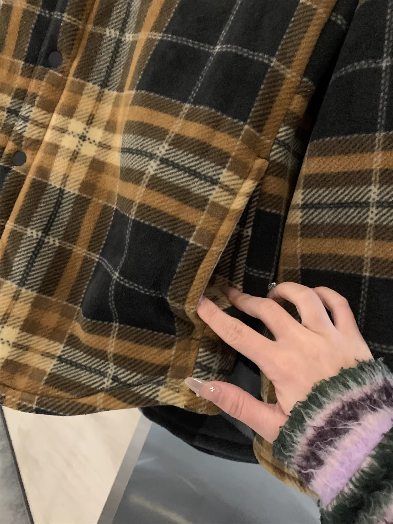 Don Quixote, hãy chọn phong cách Âu Mỹ! Áo khoác kẻ caro ngoài trời kiểu Mỹ dành cho nam, lót lông cừu và dày dặn! Mùa thu đông, kiểu dáng thời thượng.