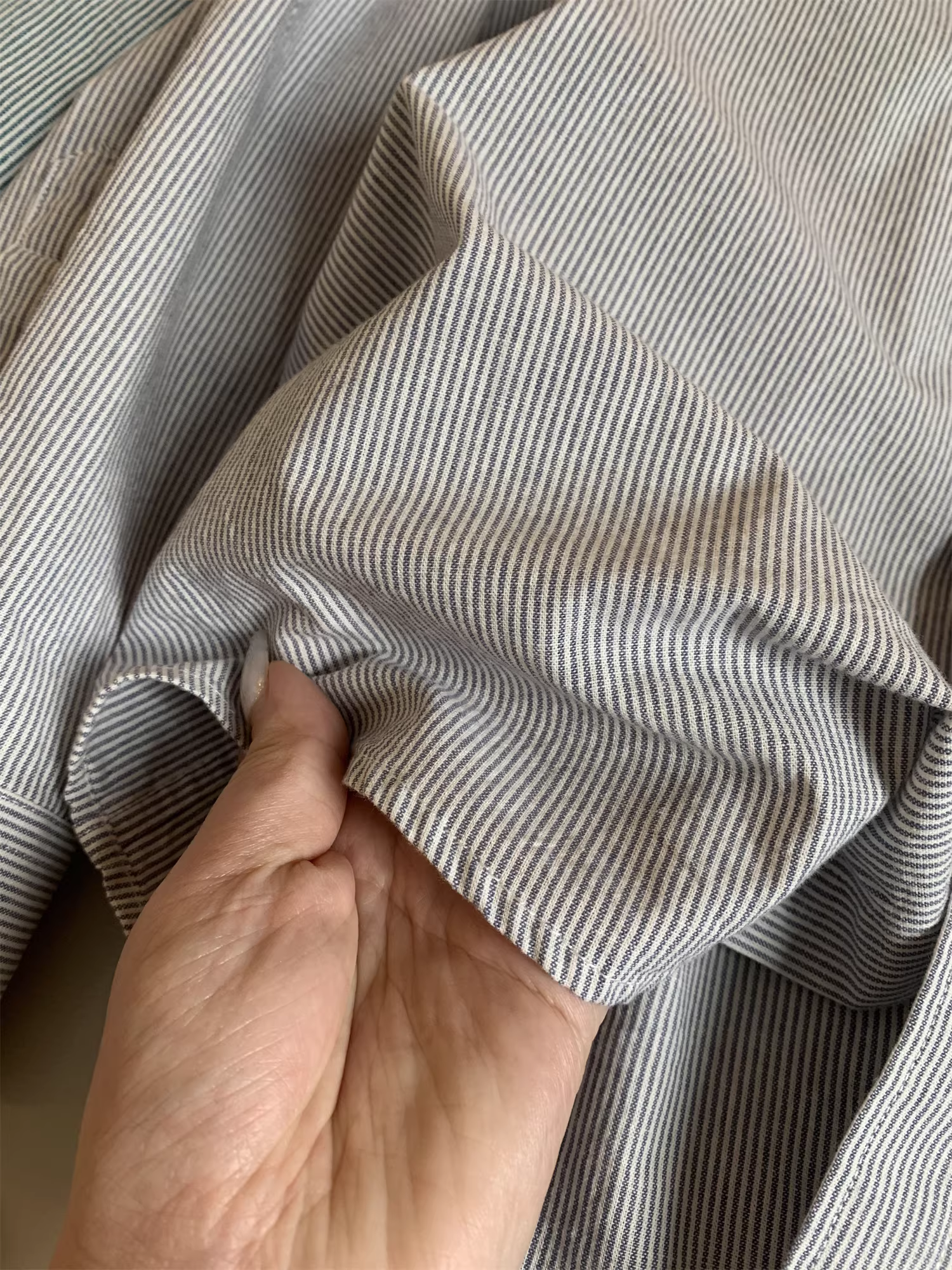 Don Quixote, một tác phẩm kinh điển sẽ tồn tại mãi mãi! Thân thiện với làn da và thoải mái, được làm từ chất liệu cotton nguyên chất và đã được giặt sạch! Áo sơ mi sọc mùa xuân dành cho nam.