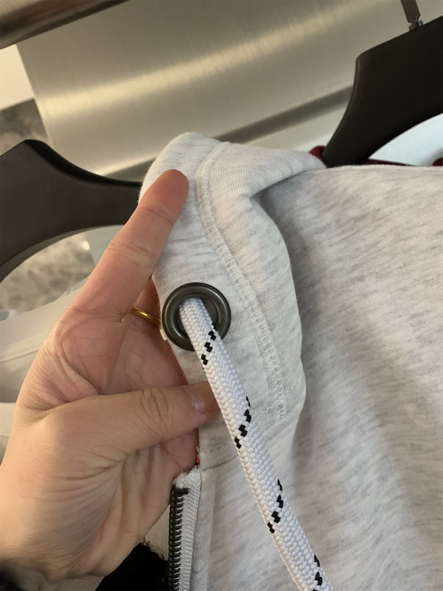 Don Quixote, thứ đẹp tuyệt vời! Áo khoác cardigan có mũ trùm đầu màu trơn ấm áp dành cho nam mùa thu đông.