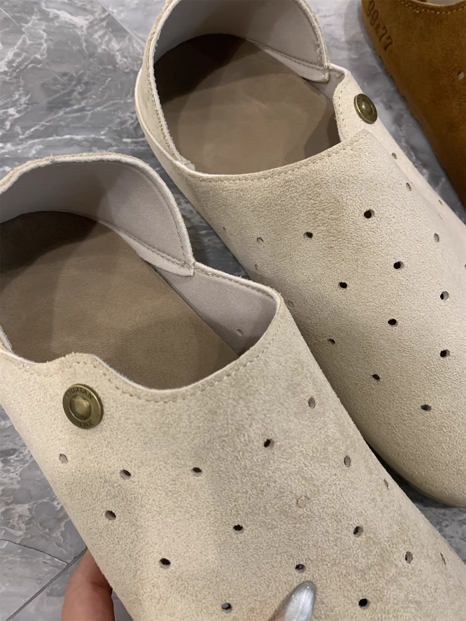 Don Quixote, giày dép len Mông Cổ! Thiết kế lỗ thoáng khí! Cảm giác sang trọng nhẹ nhàng! Giày Birkenstock nam mùa hè kiểu lười.