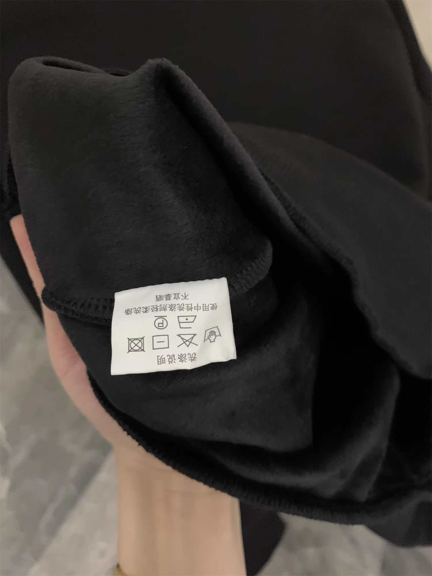 Don Quixote, được thêu nhiều màu sắc + lót lông cừu! Áo len dài tay cổ tròn đa năng dành cho nam mùa thu đông, hợp thời trang.