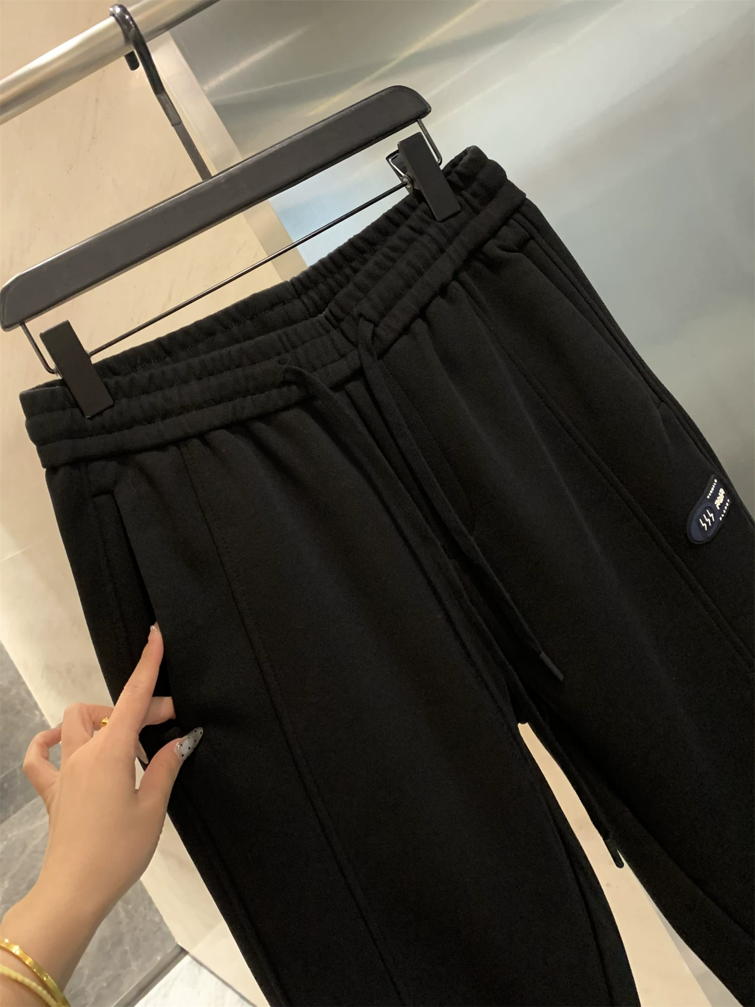 Don Quixote Haijia Series! Thoải mái và sành điệu! Quần jogger nam đa năng, lưng thun co giãn, thích hợp cho mùa xuân và mùa thu.