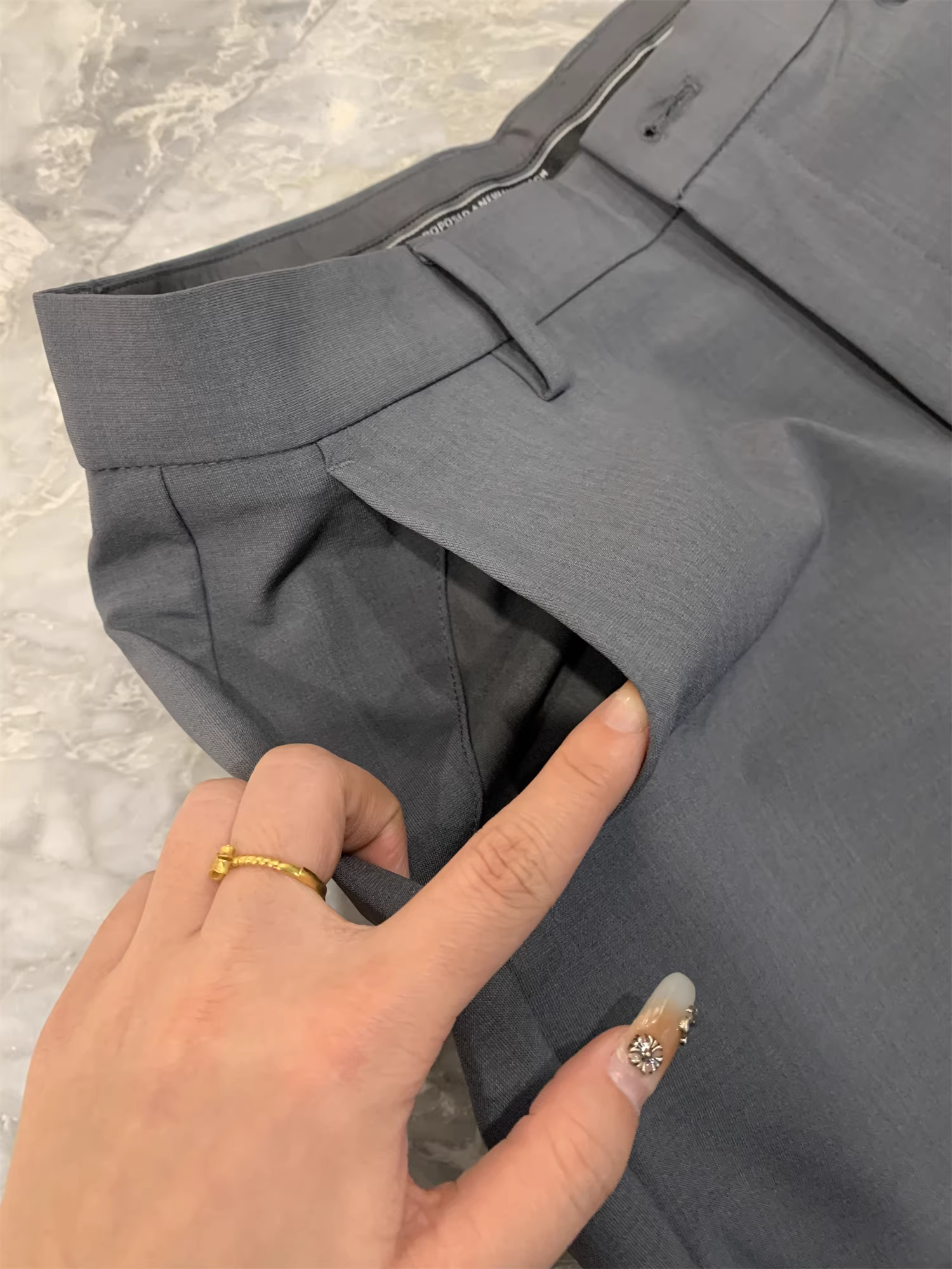 Don Quixote, một món đồ xa xỉ nhẹ nhàng! Mật độ cao và số lượng sợi cao! Quần vải lụa mùa hè, nhẹ và thoáng khí dành cho nam.