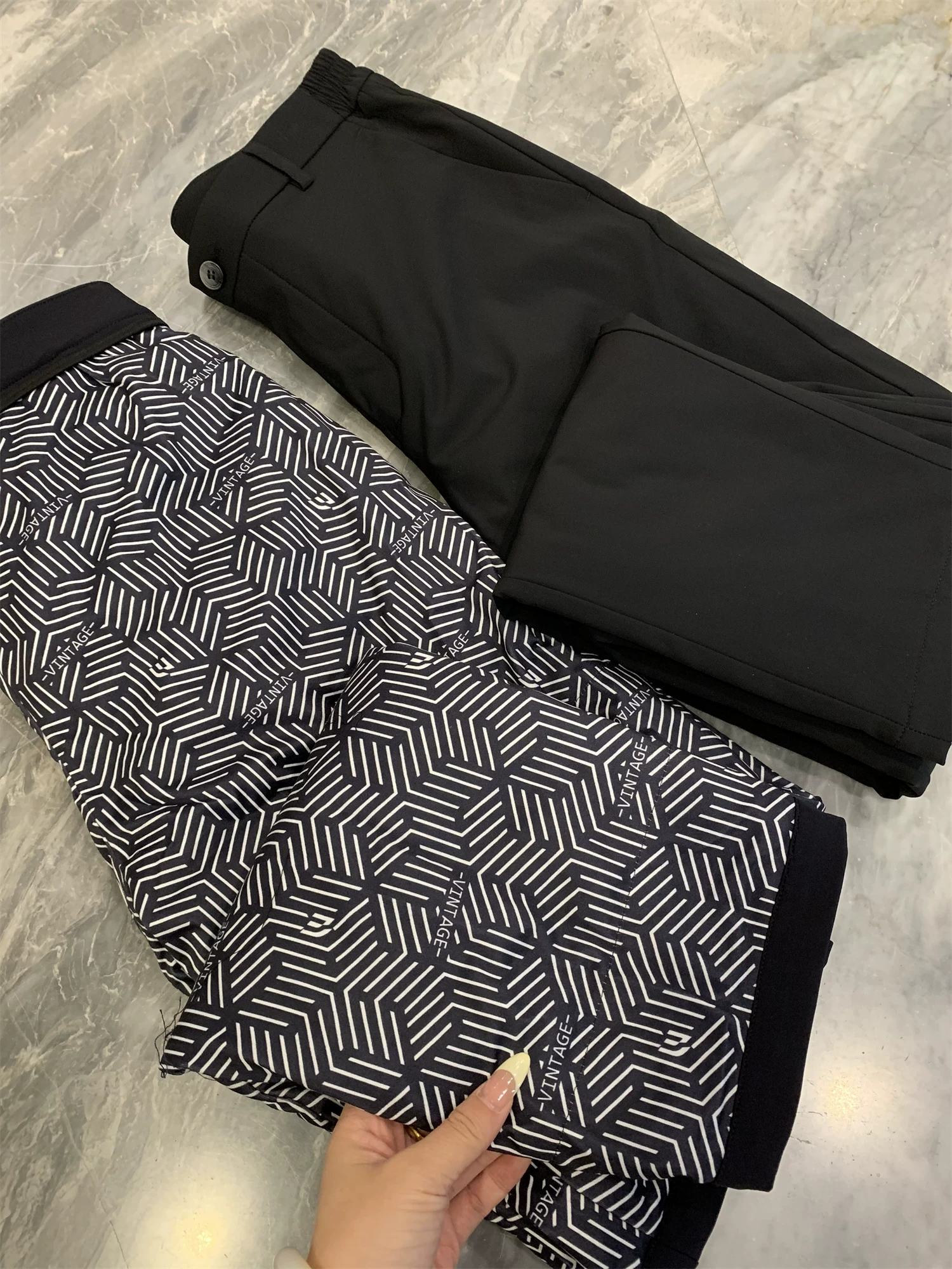 Don Quixote 90% lông vịt! Quần áo mùa đông cần thiết! Quần ống đứng giữ nhiệt dày dặn, ấm áp, kiểu dáng thường ngày dành cho nam.