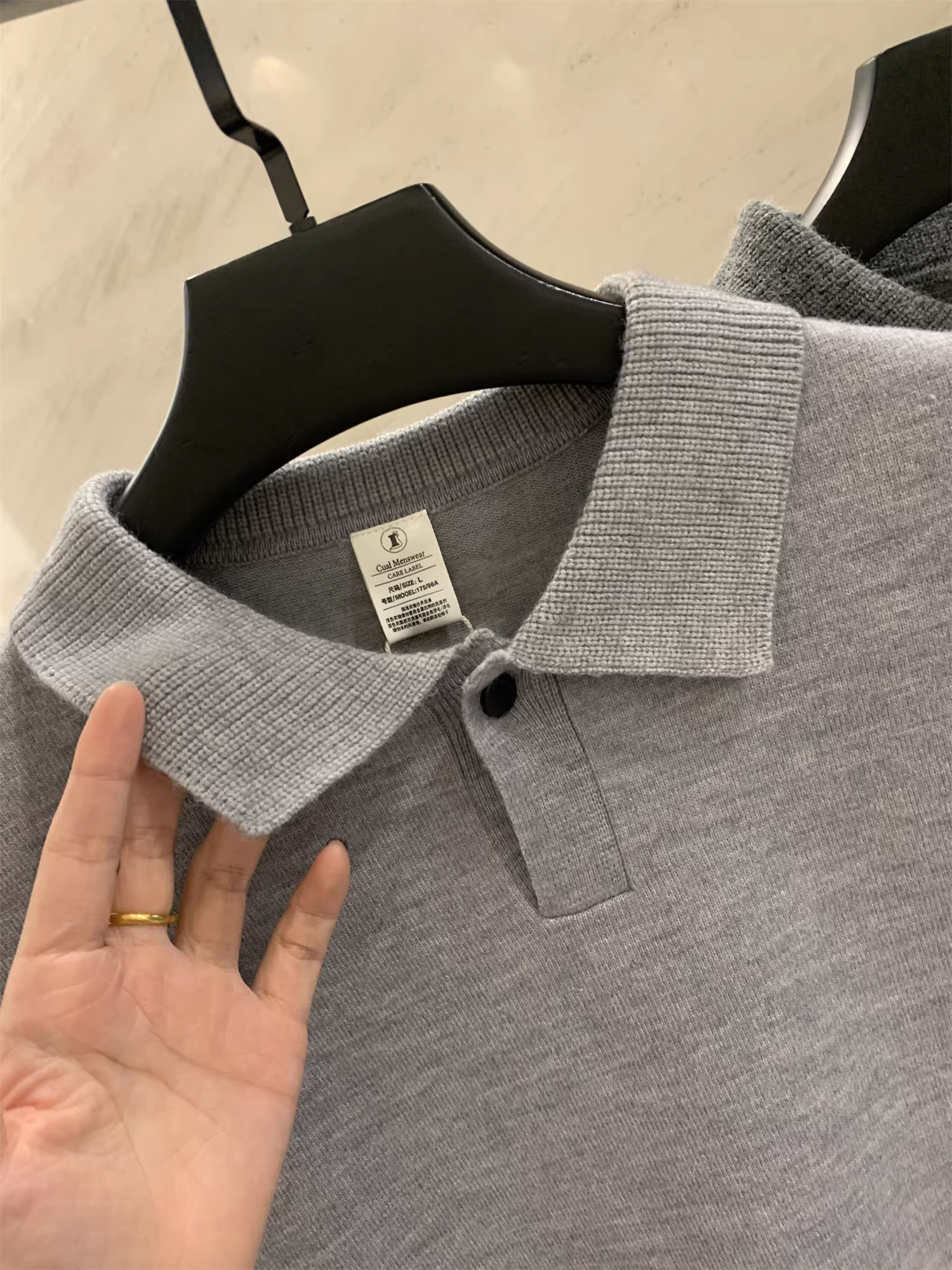 Don Quixote, một phong cách xa hoa! Phong cách tiền cổ điển! Áo polo nam chất liệu dệt kim, màu trơn, cổ điển, dáng xuông, thích hợp cho mùa xuân và mùa thu.