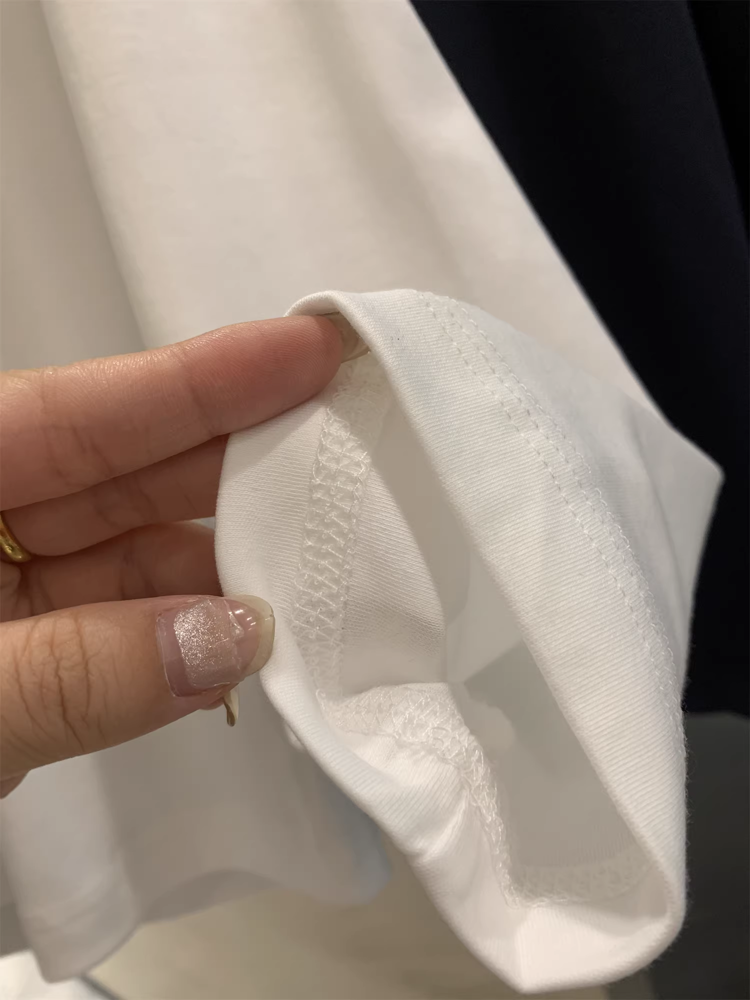 Đơn đặt hàng của công ty Don Quixote ODM! Thân thiện với da và thoáng khí! Áo thun dài tay trơn màu cổ tròn, thêu họa tiết, mặc như lớp lót.