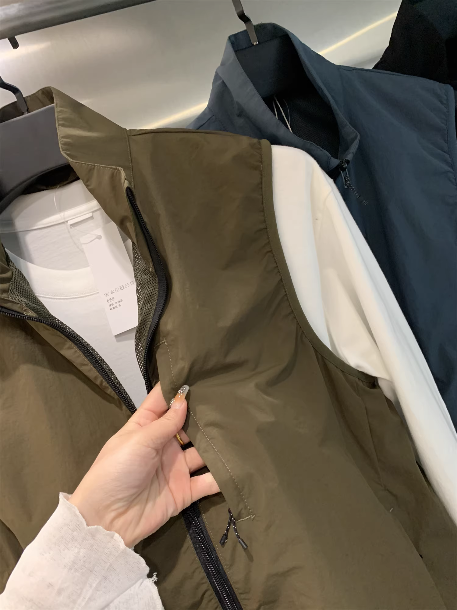 Dòng sản phẩm Don Quixote U là một sản phẩm độc đáo! Chức năng sử dụng ngoài trời! Áo khoác vest đa năng, chống gió mùa xuân hè dành cho nam và nữ.