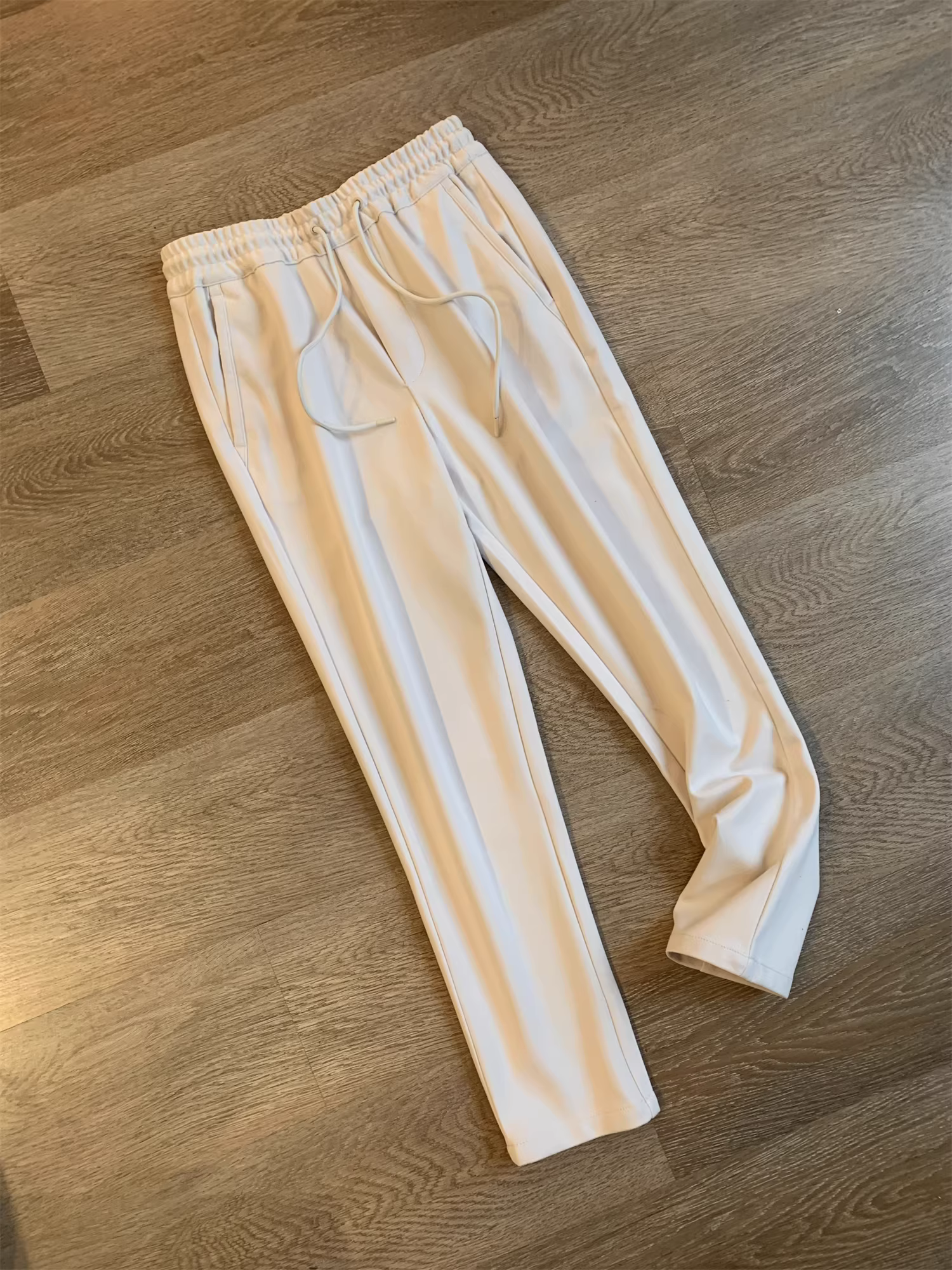 Chất liệu như len của Don Quixote! Thân thiện với da và ấm áp! Quần thể thao nam ống đứng lưng thun mùa thu