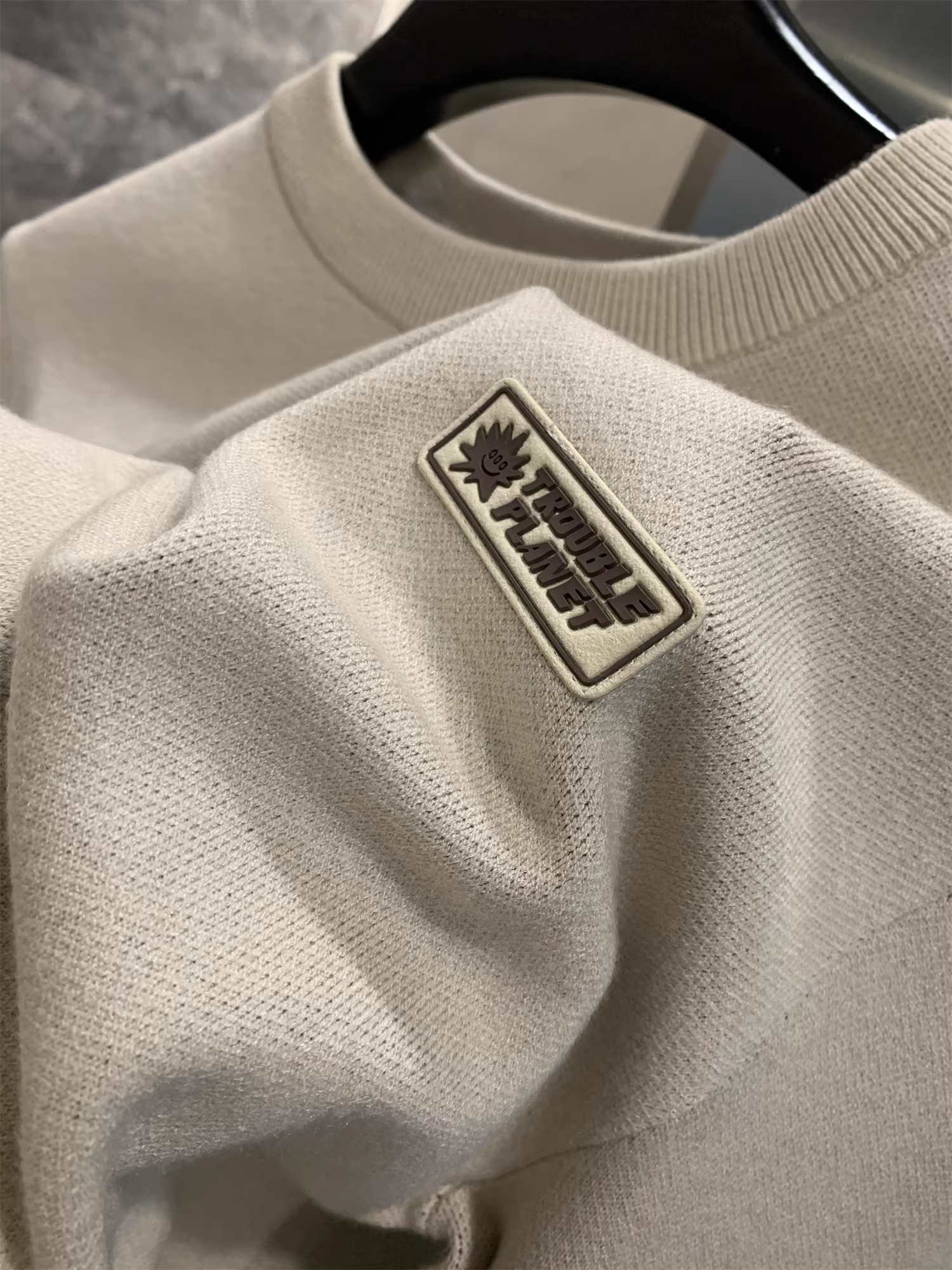 Ưu điểm của bộ sưu tập Don Quixote Sea! Mềm mại và thân thiện với làn da! Áo len dệt kim cổ tròn, chất dày giữ ấm mùa thu đông.