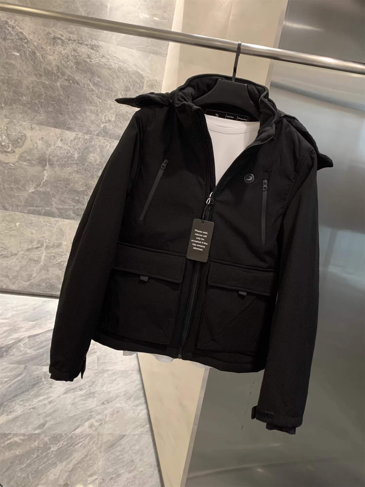 Áo khoác bông Don Quixote! Sản phẩm tuyệt vời! Áo khoác bông mùa đông dày dặn và ấm áp với túi lớn và mũ trùm đầu.