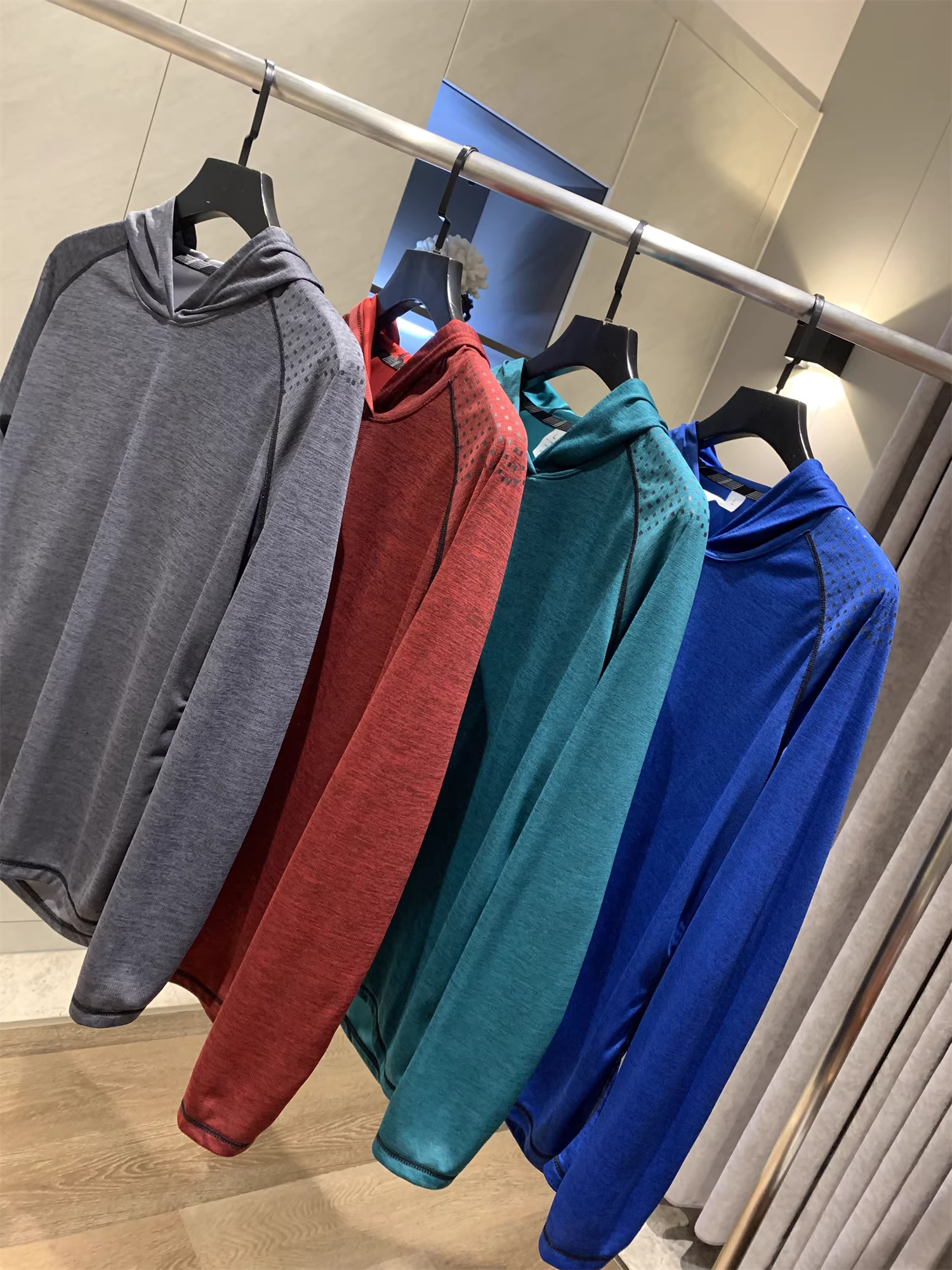 Don Quixote Brick Industry Outdoor Grade! Nhanh khô và co giãn! Áo thun dài tay tập luyện thể thao cắt theo hình lập thể 3D.