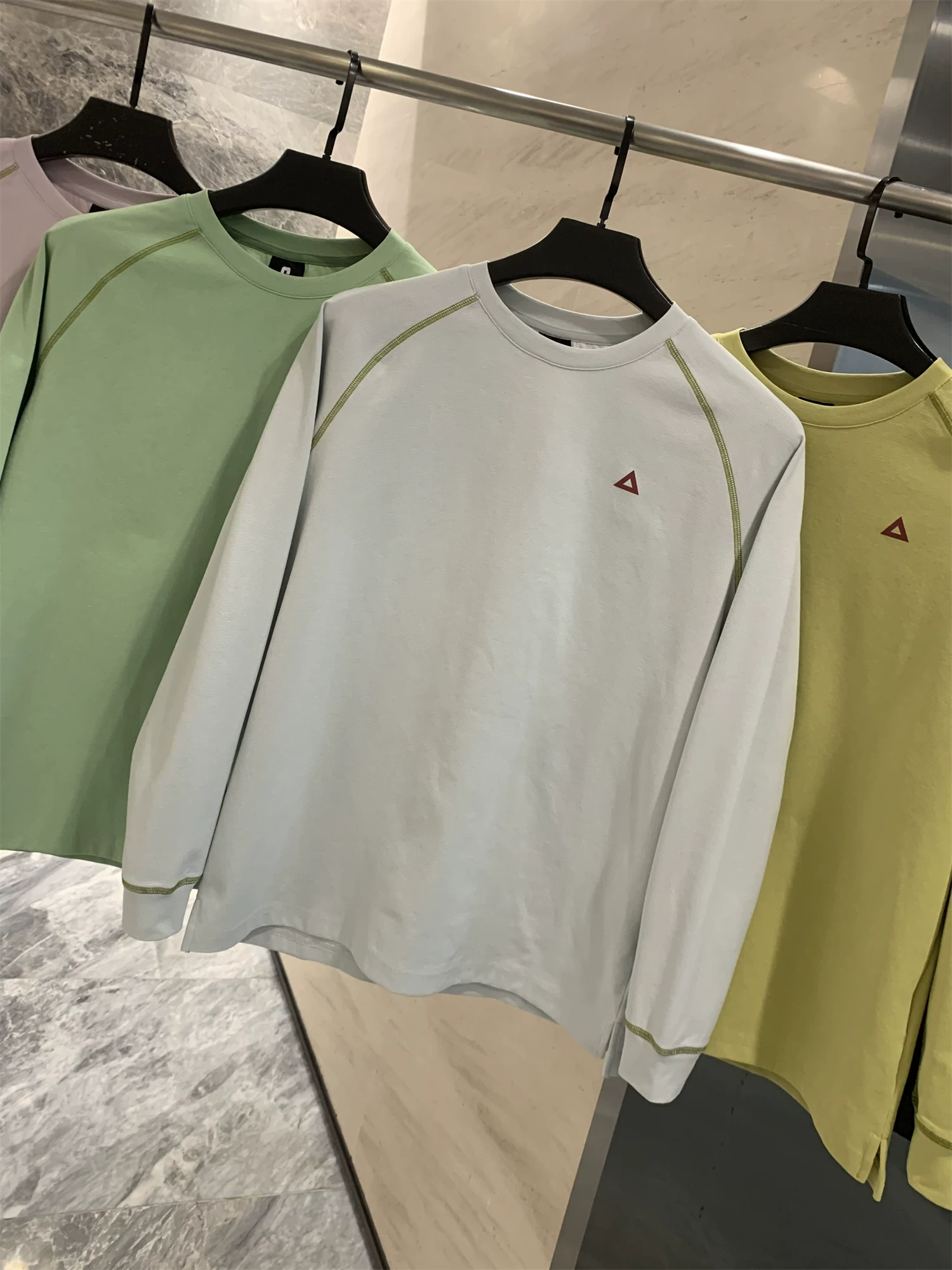 Dòng sản phẩm Don Quixote Mountain Series Triangle Logo! Thấm hút mồ hôi và thoáng khí! Áo thun dài tay cổ tròn chức năng nhanh khô mùa thu dành cho nam.