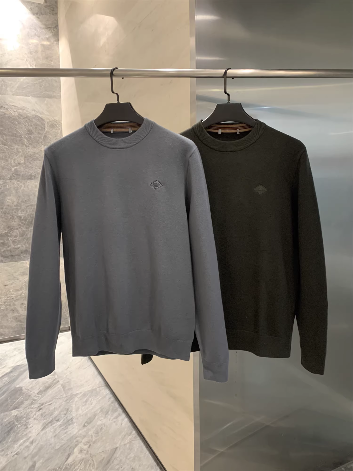 Don Quixote Modal + pha len cừu! Áo len dệt kim cổ tròn giản dị mềm mại và ấm áp dành cho nam giới vào mùa thu đông.