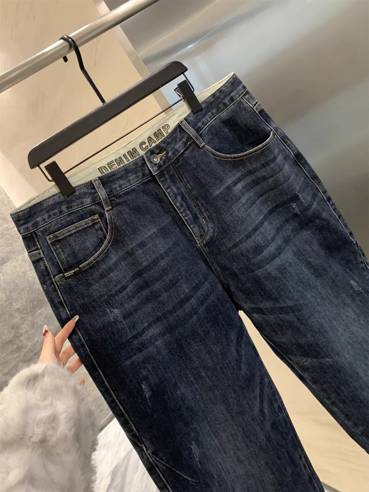 Don Quixote dòng H! Quá trình giặt bằng cát siêu bền! Quần jean thường ngày co giãn, thân thiện với da, mềm mại, thích hợp cho mùa xuân, mùa thu và mùa đông.