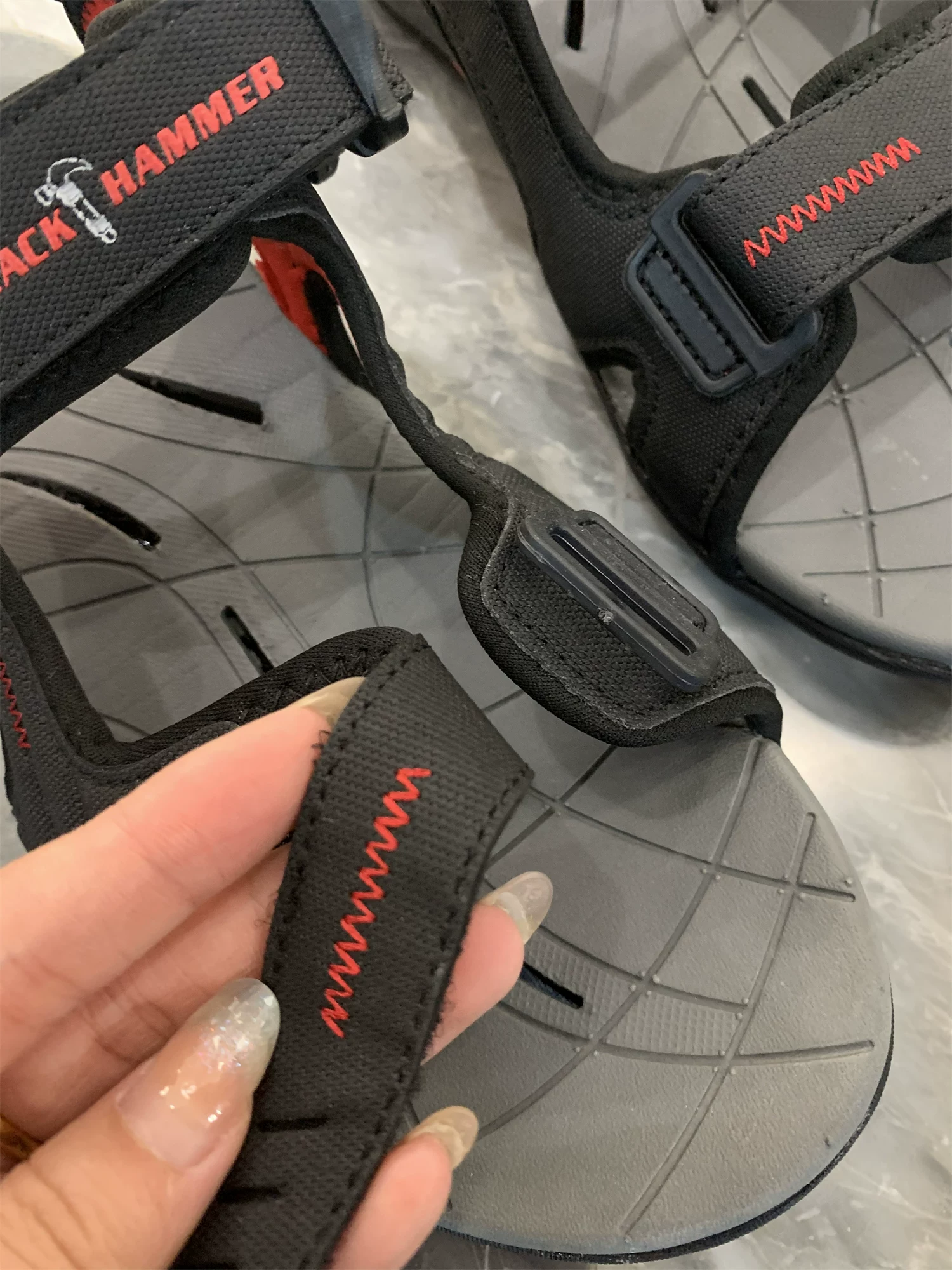 Công nghệ nhẹ nhàng của Don Quixote! Dây dán bốn lớp! Dép thể thao và giải trí đa năng dành cho nam giới ngoài trời, hợp thời trang.