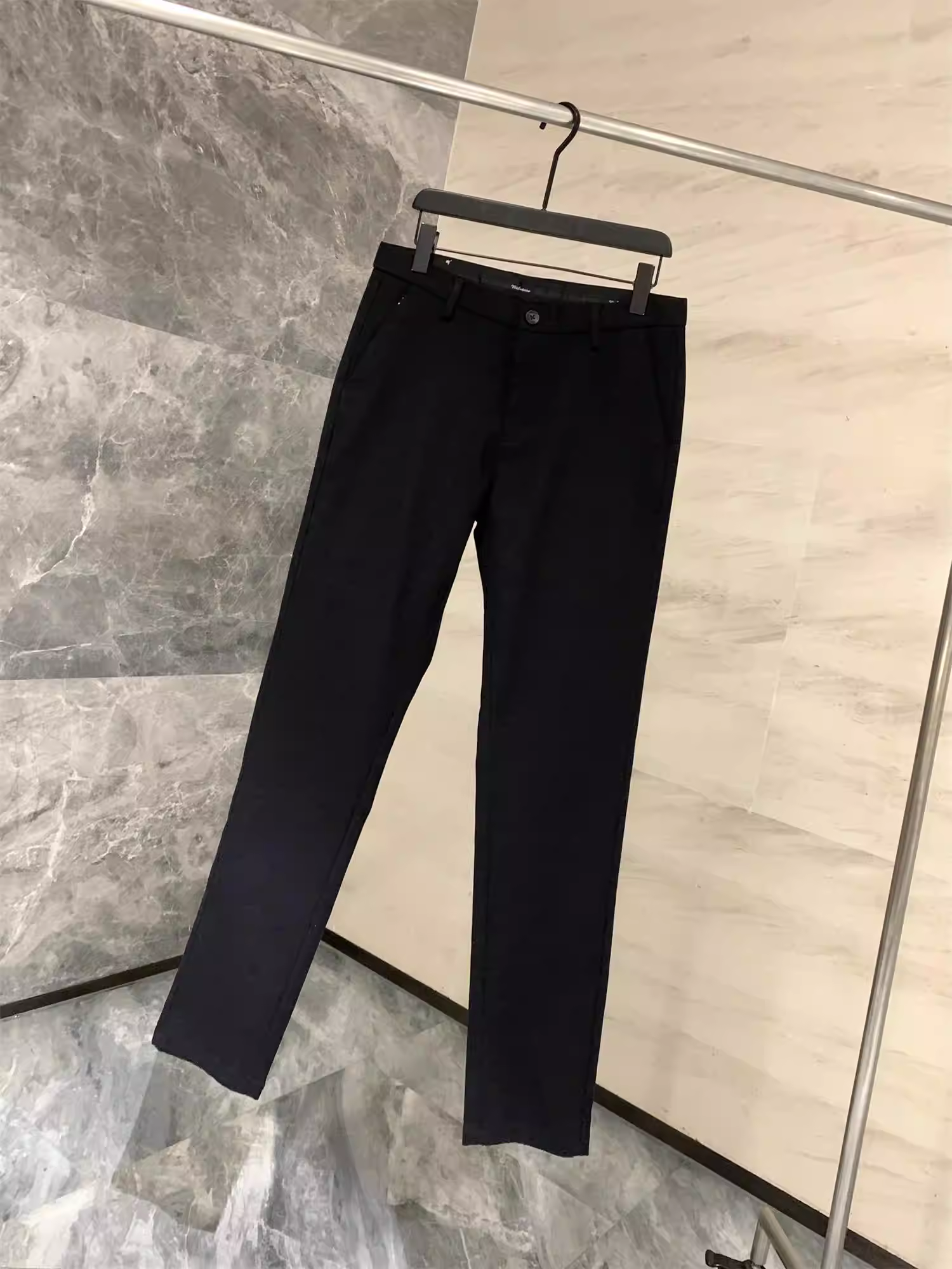 Don Quixote, chống gió và ấm áp! Co giãn và không nhăn! Quần âu nam mùa thu đông, kiểu dáng thẳng, chất liệu dày dặn.