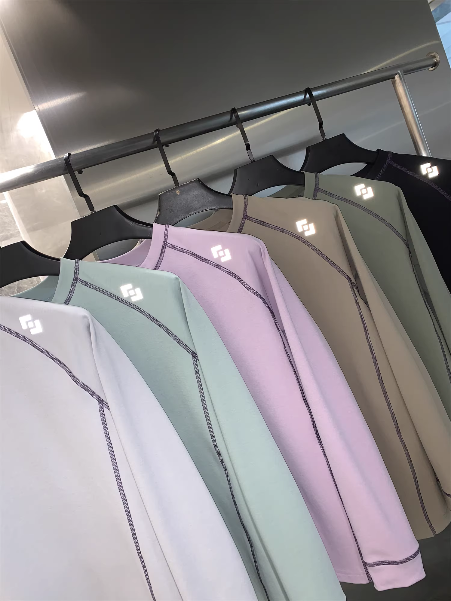 Đơn đặt hàng của công ty Don Quixote ODM! Áo thun thể thao tay dài kiểu raglan phối màu phong cách cặp đôi, mặc ngoài trời, lớp lót.