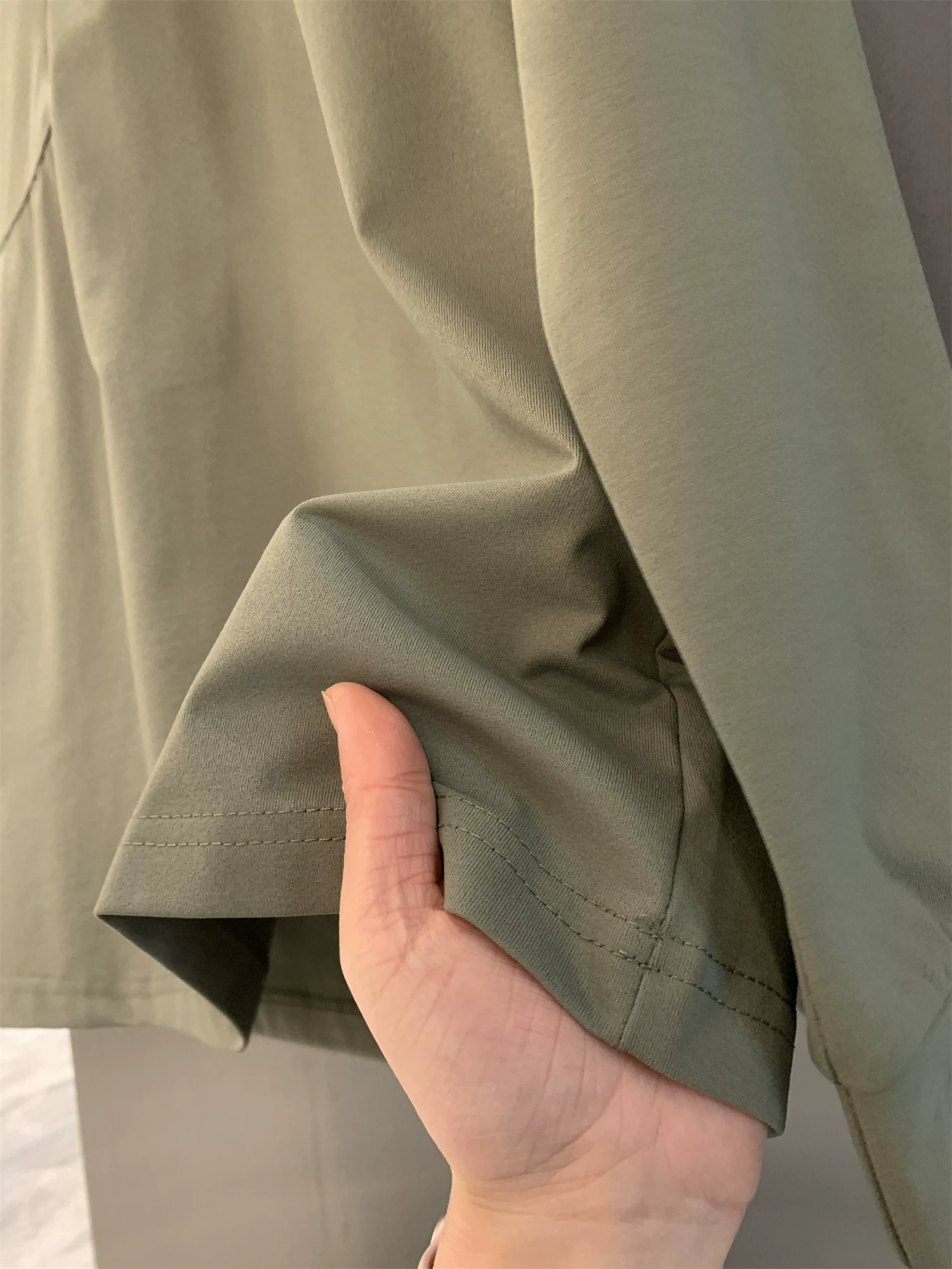 Thẩm mỹ dòng D của Don Quixote! Áo thun dài tay dành cho nam, chất liệu như cotton, nhanh khô, thoáng khí, co giãn, thích hợp cho các hoạt động thể thao và giải trí ngoài trời.