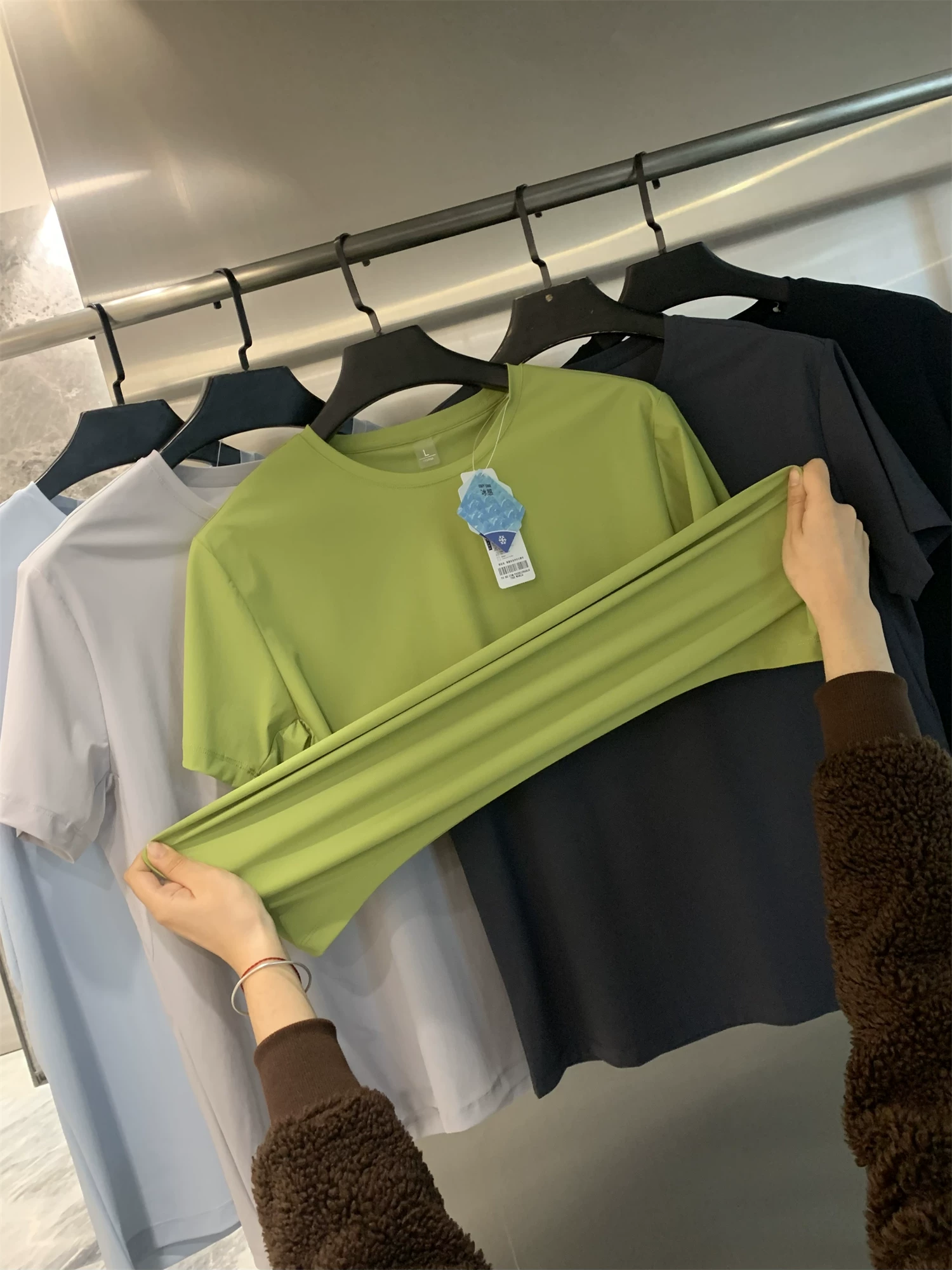 Công nghệ nhanh khô màu đen của Don Quixote! Áo thun ngắn tay thoáng khí, mềm mại, thấm hút mồ hôi, kiểu dáng mùa hè mới dành cho nam giới.