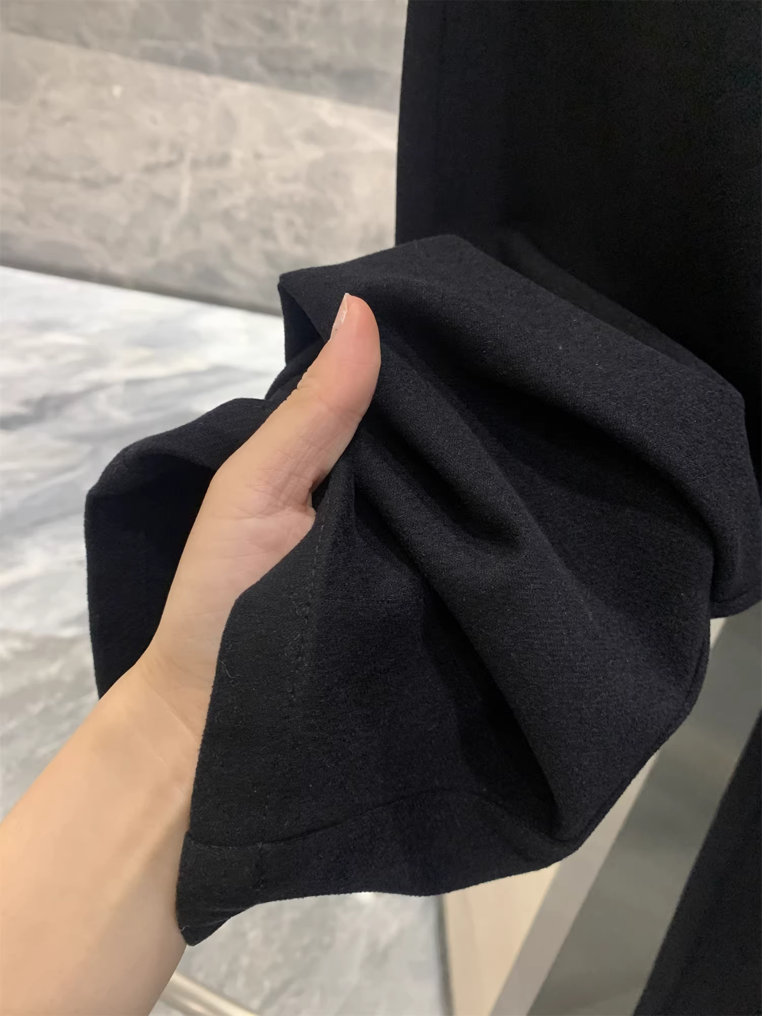 Hàng Don Quixote G là hàng chính hãng! Kết cấu mềm mại! Quần âu nam ống đứng, chất liệu ấm áp, thích hợp cho mùa thu đông.